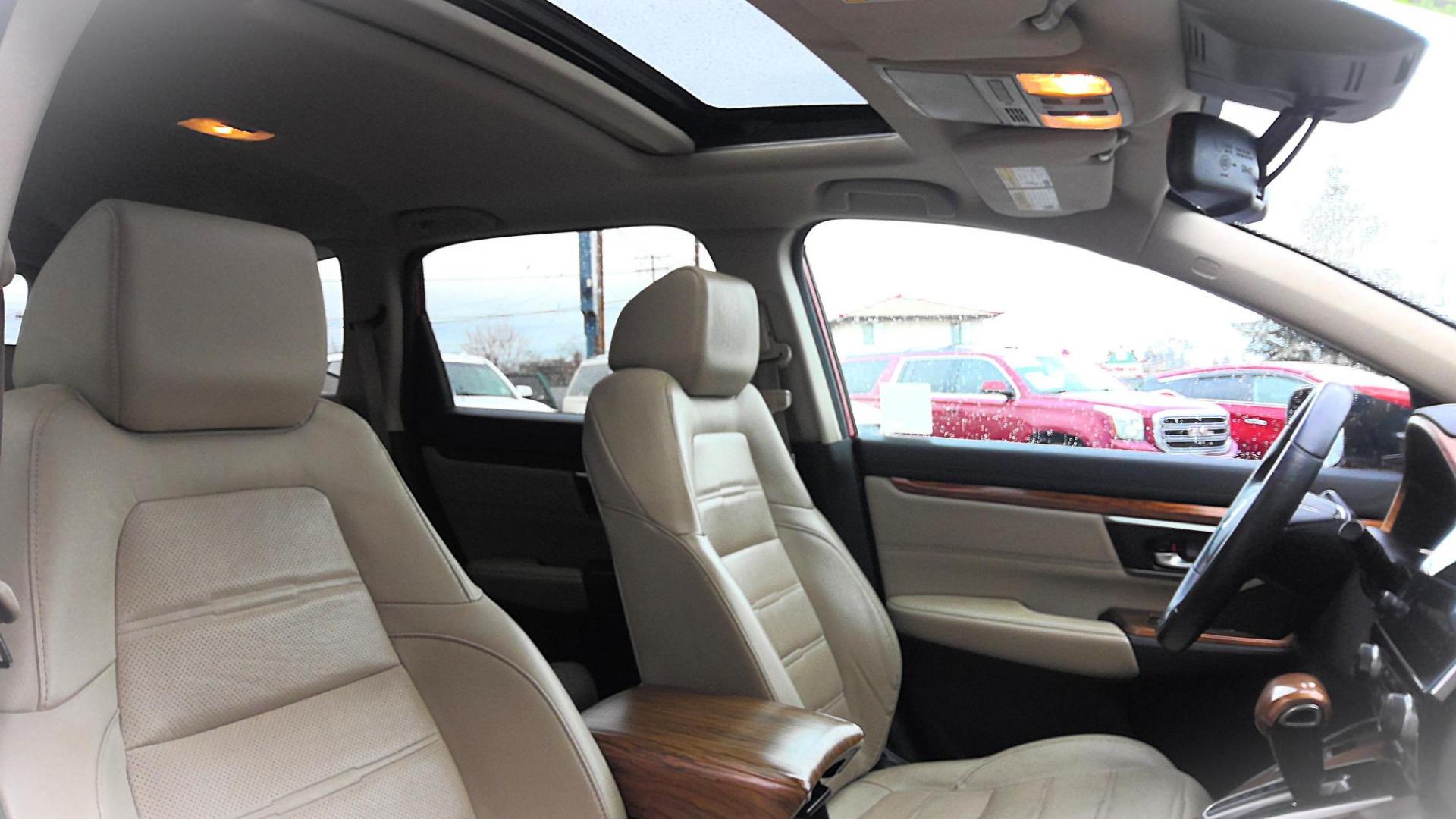 2019 RED Honda CR-V Touring AWD (5J6RW2H93KL) with an 1.5L L4 16V DOHC TURBO engine, CVT transmission, located at 502 S. Riverside Avenue, Medford, OR, 97501, (541) 773-3136, 42.322803, -122.867477 - Photo#16