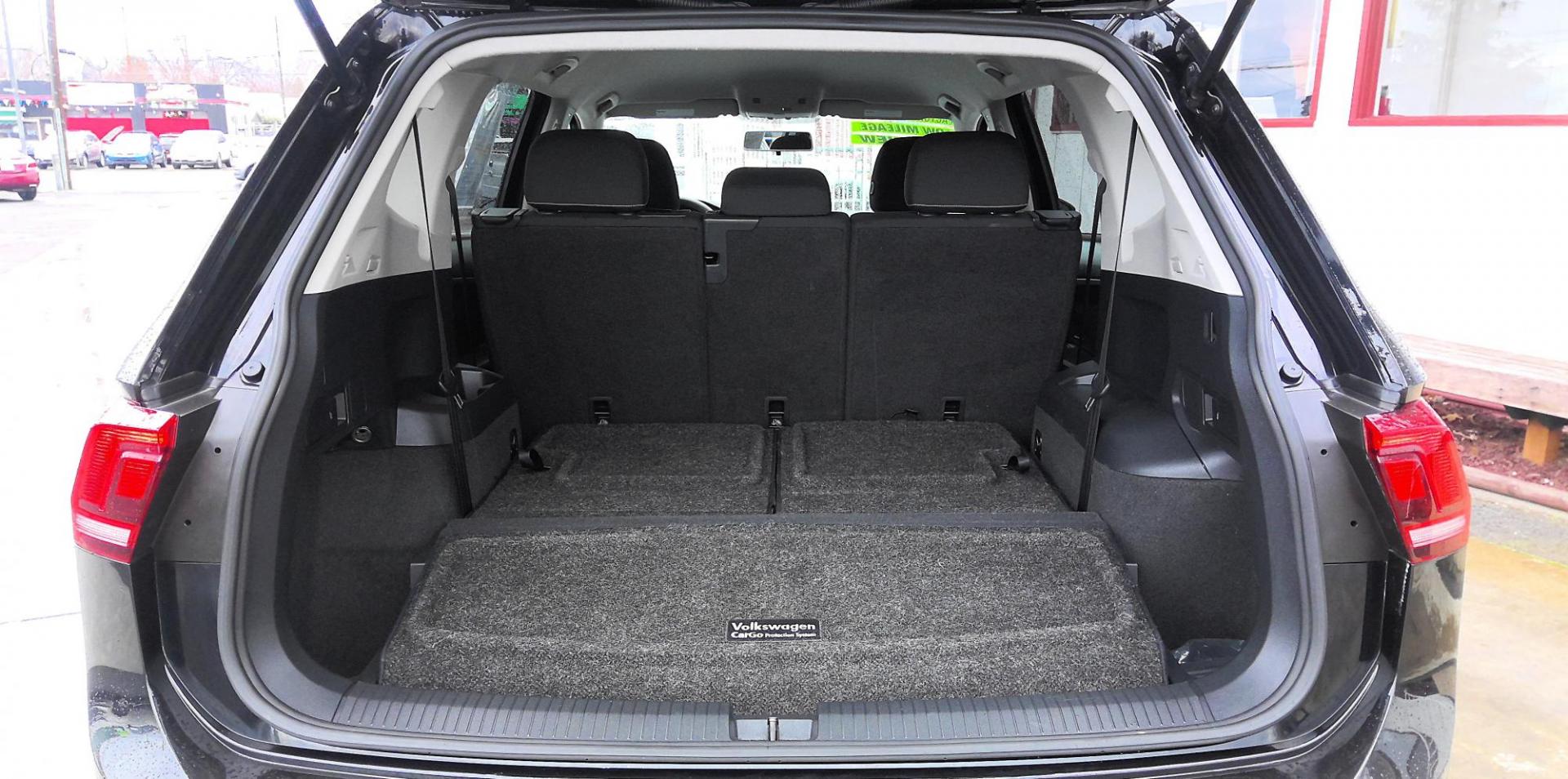 2022 BLACK Volkswagen Tiguan S (3VV1B7AX3NM) with an 2.0L L4 DOHC 16V TURBO engine, 8A transmission, located at 502 S. Riverside Avenue, Medford, OR, 97501, (541) 773-3136, 42.322803, -122.867477 - Photo#5