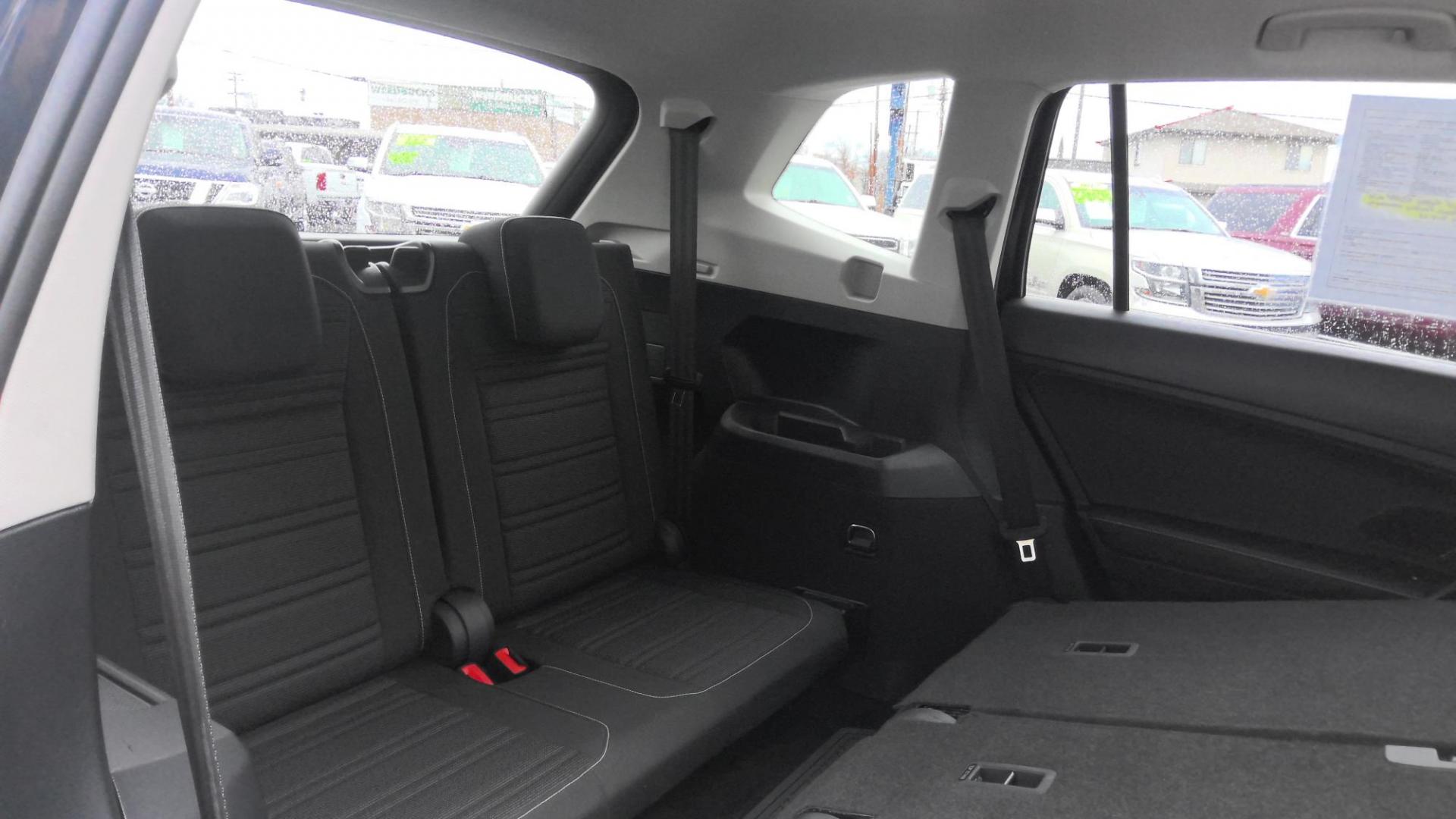 2022 BLACK Volkswagen Tiguan S (3VV1B7AX3NM) with an 2.0L L4 DOHC 16V TURBO engine, 8A transmission, located at 502 S. Riverside Avenue, Medford, OR, 97501, (541) 773-3136, 42.322803, -122.867477 - Photo#7