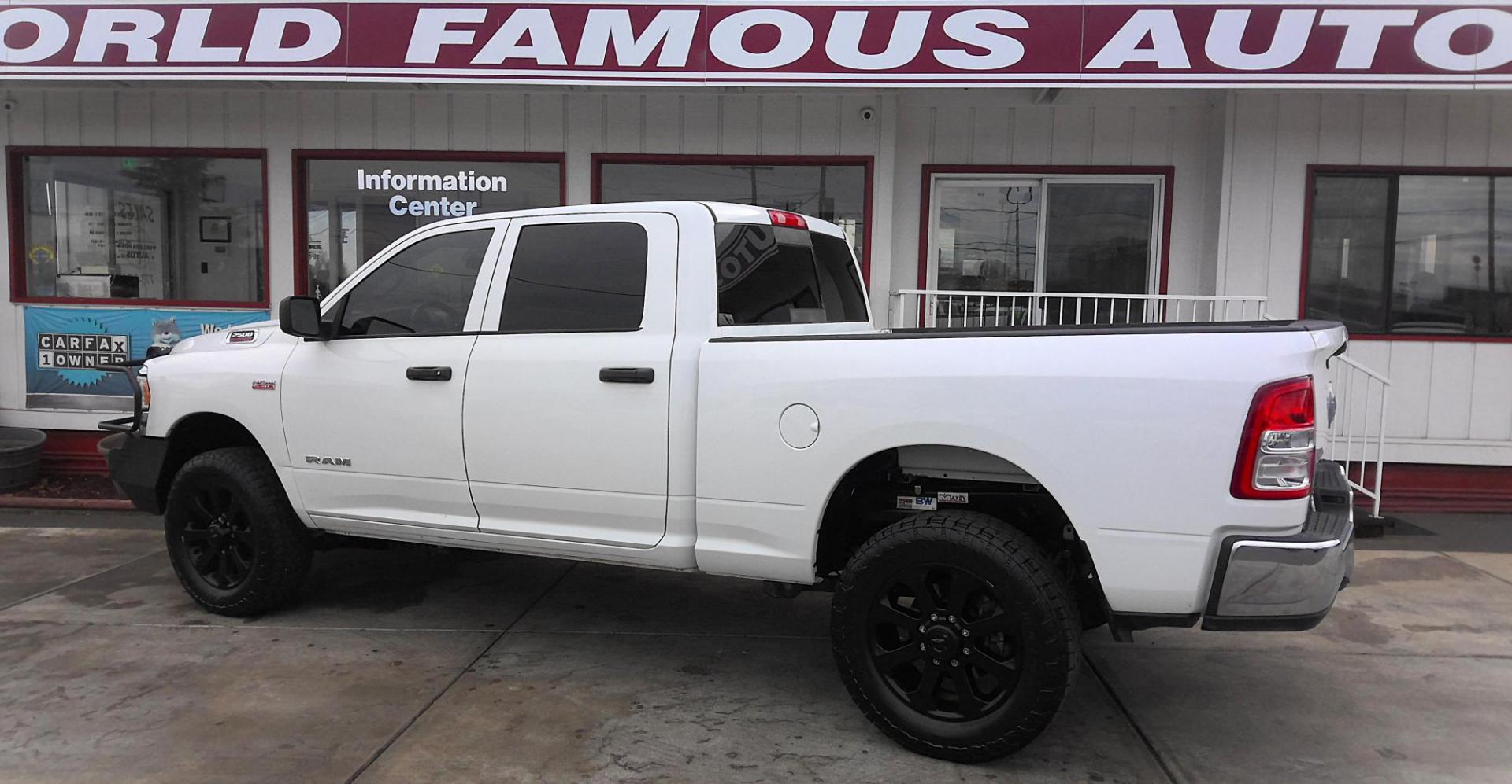 2021 WHITE RAM 2500 Tradesman Crew Cab SWB 4WD (3C6UR5CJ6MG) with an 6.4L V8 engine, 6A transmission, located at 502 S. Riverside Avenue, Medford, OR, 97501, (541) 773-3136, 42.322803, -122.867477 - Photo#2