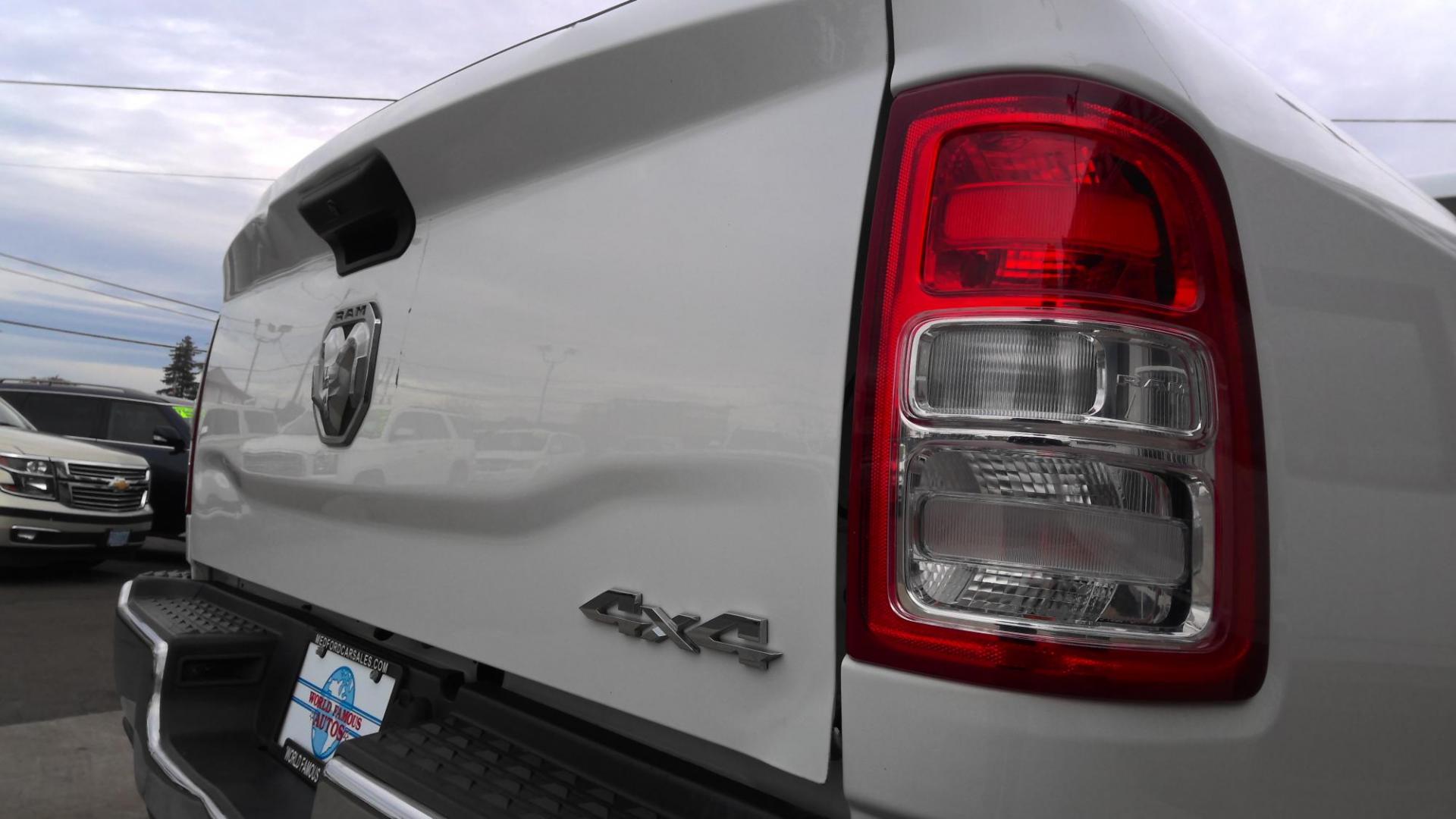 2021 WHITE RAM 2500 Tradesman Crew Cab SWB 4WD (3C6UR5CJ6MG) with an 6.4L V8 engine, 6A transmission, located at 502 S. Riverside Avenue, Medford, OR, 97501, (541) 773-3136, 42.322803, -122.867477 - Photo#3