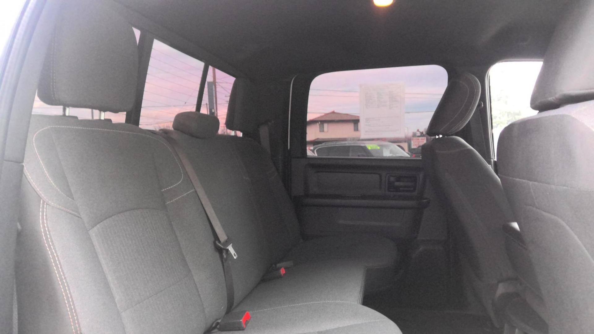 2021 WHITE RAM 2500 Tradesman Crew Cab SWB 4WD (3C6UR5CJ6MG) with an 6.4L V8 engine, 6A transmission, located at 502 S. Riverside Avenue, Medford, OR, 97501, (541) 773-3136, 42.322803, -122.867477 - Photo#4