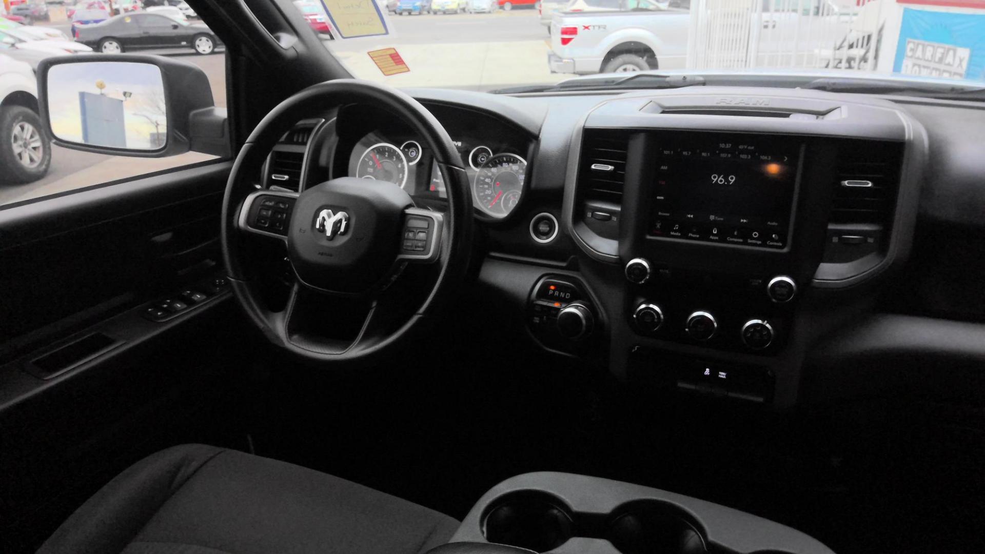 2021 WHITE RAM 2500 Tradesman Crew Cab SWB 4WD (3C6UR5CJ6MG) with an 6.4L V8 engine, 6A transmission, located at 502 S. Riverside Avenue, Medford, OR, 97501, (541) 773-3136, 42.322803, -122.867477 - Photo#8