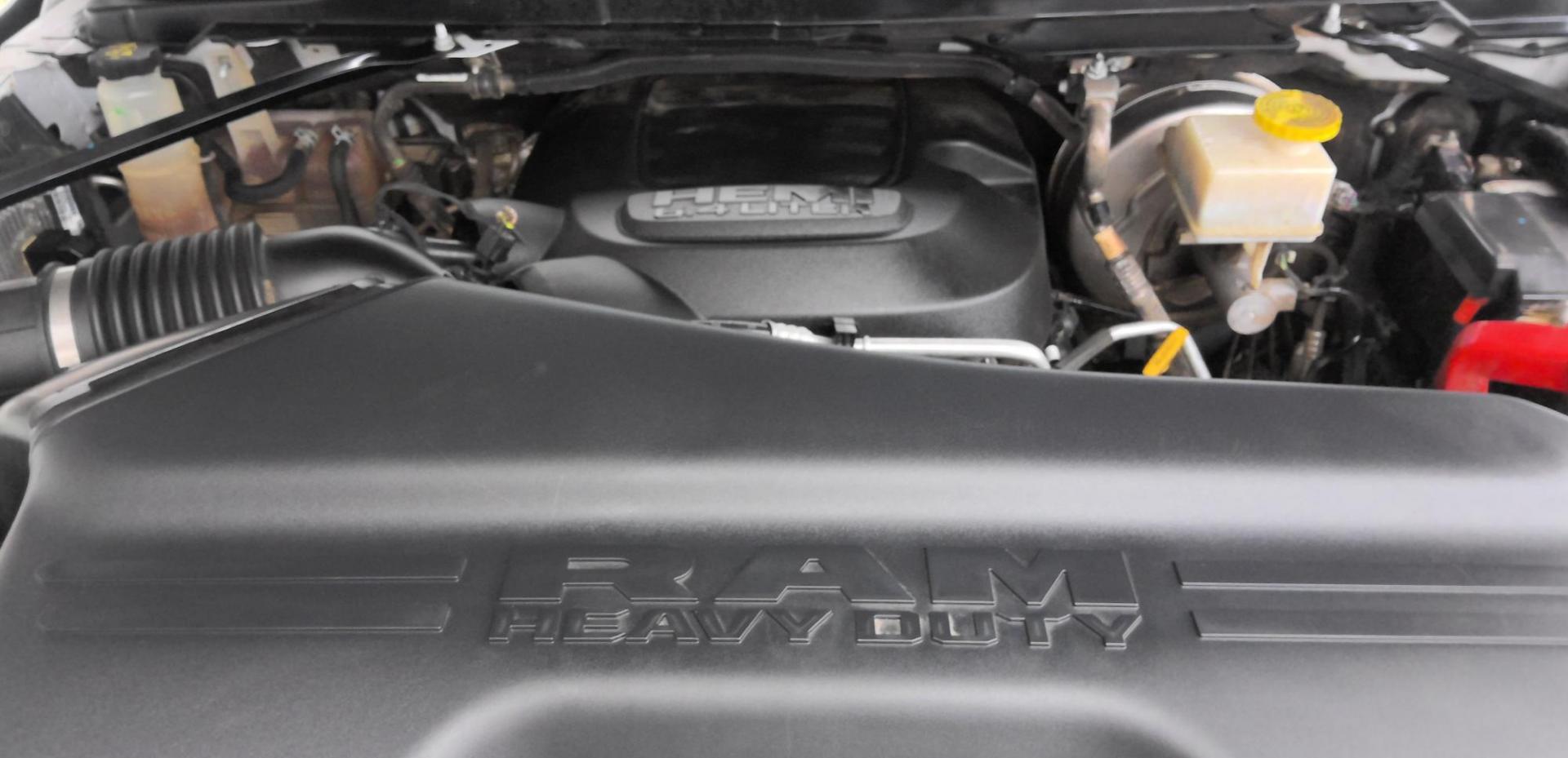 2021 WHITE RAM 2500 Tradesman Crew Cab SWB 4WD (3C6UR5CJ6MG) with an 6.4L V8 engine, 6A transmission, located at 502 S. Riverside Avenue, Medford, OR, 97501, (541) 773-3136, 42.322803, -122.867477 - Photo#14