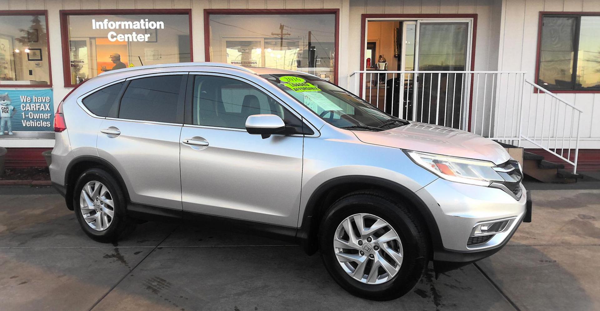 2016 SILVER Honda CR-V EX-L 2WD (2HKRM3H76GH) with an 2.4L L4 DOHC 16V engine, CVT transmission, located at 502 S. Riverside Avenue, Medford, OR, 97501, (541) 773-3136, 42.322803, -122.867477 - Photo#1