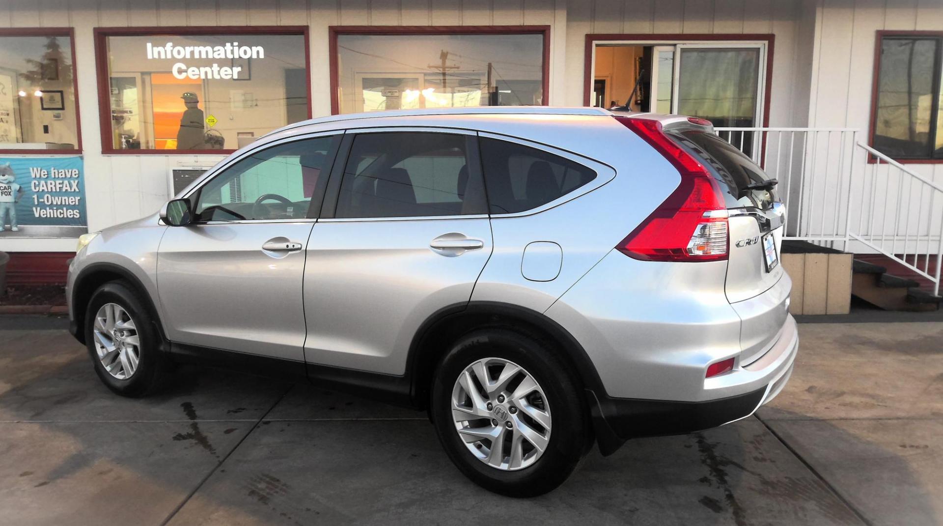 2016 SILVER Honda CR-V EX-L 2WD (2HKRM3H76GH) with an 2.4L L4 DOHC 16V engine, CVT transmission, located at 502 S. Riverside Avenue, Medford, OR, 97501, (541) 773-3136, 42.322803, -122.867477 - Photo#2
