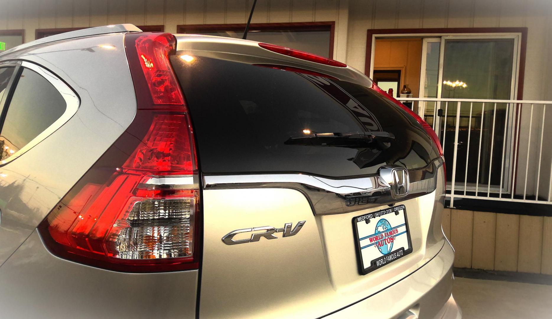 2016 SILVER Honda CR-V EX-L 2WD (2HKRM3H76GH) with an 2.4L L4 DOHC 16V engine, CVT transmission, located at 502 S. Riverside Avenue, Medford, OR, 97501, (541) 773-3136, 42.322803, -122.867477 - Photo#3