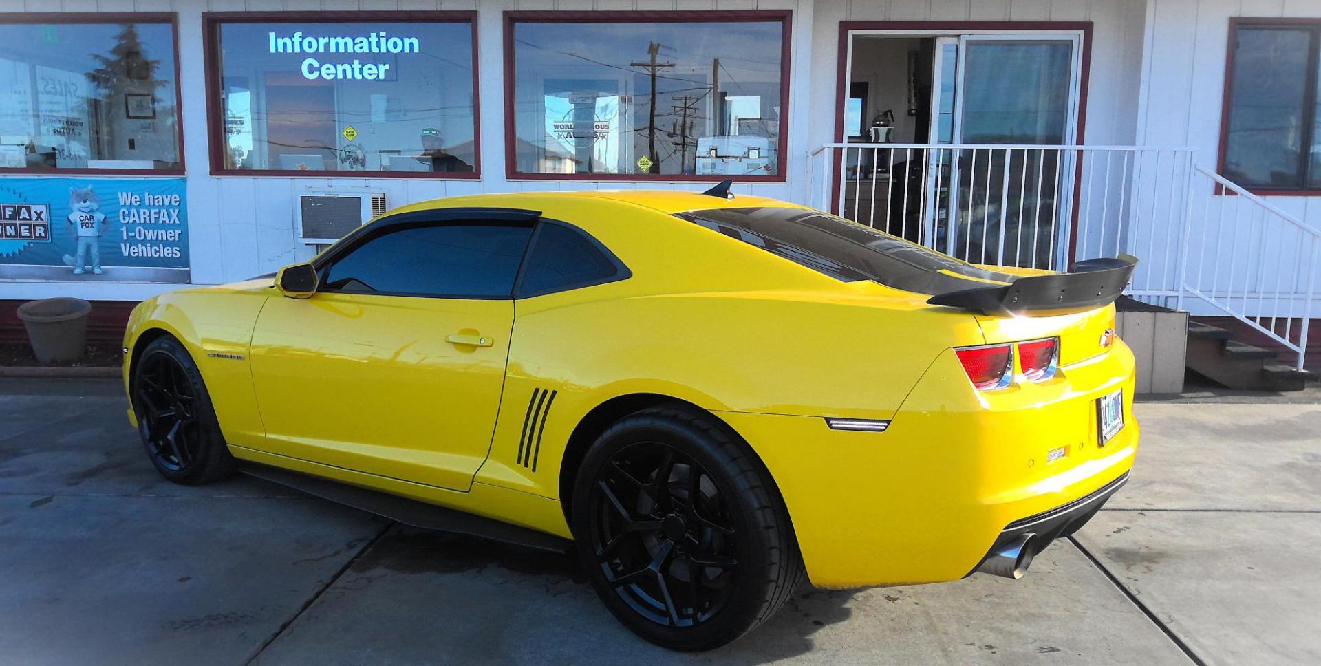 2011 YELLOW Chevrolet Camaro 2SS Coupe (2G1FK1EJ8B9) with an 6.2L V8 OHV 16V engine, 6-Speed Automatic transmission, located at 502 S. Riverside Avenue, Medford, OR, 97501, (541) 773-3136, 42.322803, -122.867477 - Photo#2