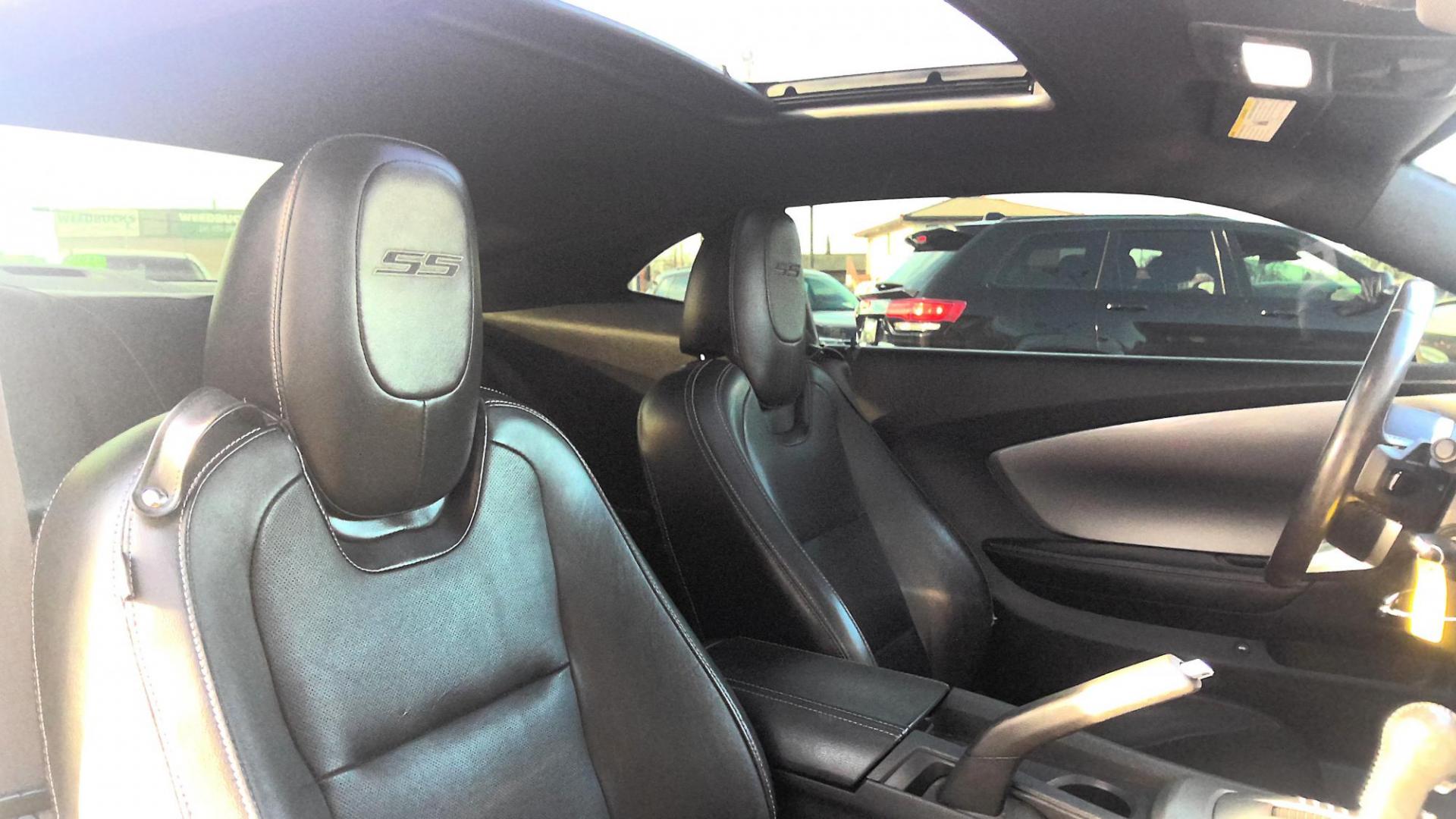 2011 YELLOW Chevrolet Camaro 2SS Coupe (2G1FK1EJ8B9) with an 6.2L V8 OHV 16V engine, 6-Speed Automatic transmission, located at 502 S. Riverside Avenue, Medford, OR, 97501, (541) 773-3136, 42.322803, -122.867477 - Photo#8