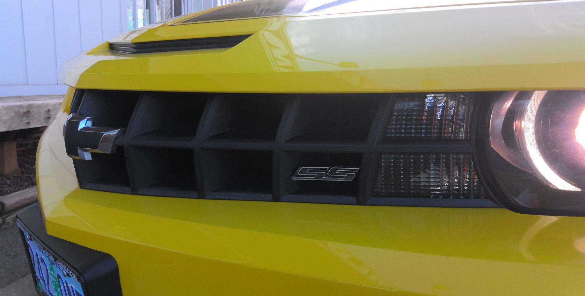 2011 YELLOW Chevrolet Camaro 2SS Coupe (2G1FK1EJ8B9) with an 6.2L V8 OHV 16V engine, 6-Speed Automatic transmission, located at 502 S. Riverside Avenue, Medford, OR, 97501, (541) 773-3136, 42.322803, -122.867477 - Photo#13