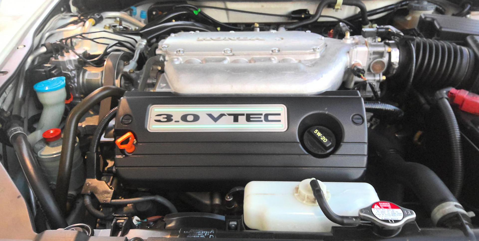 2004 WHITE Honda Accord EX V-6 Coupe AT with Navigation System and XM Radi (1HGCM82684A) with an 3.0L V6 SOHC 24V engine, 5-Speed Automatic Overdrive transmission, located at 502 S. Riverside Avenue, Medford, OR, 97501, (541) 773-3136, 42.322803, -122.867477 - Photo#9