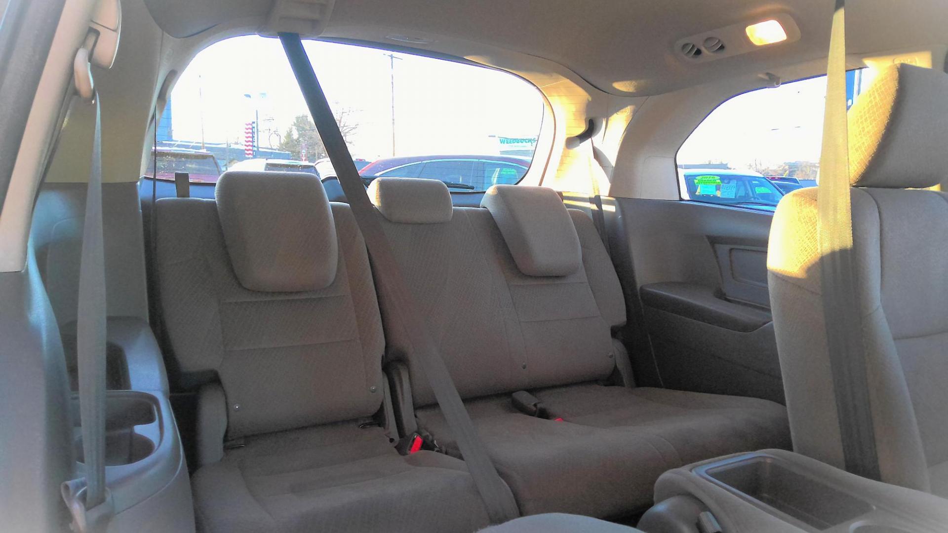 2014 GRAY Honda Odyssey EX (5FNRL5H49EB) with an 3.5L V6 SOHC 24V engine, 6-Speed Automatic transmission, located at 502 S. Riverside Avenue, Medford, OR, 97501, (541) 773-3136, 42.322803, -122.867477 - Photo#7