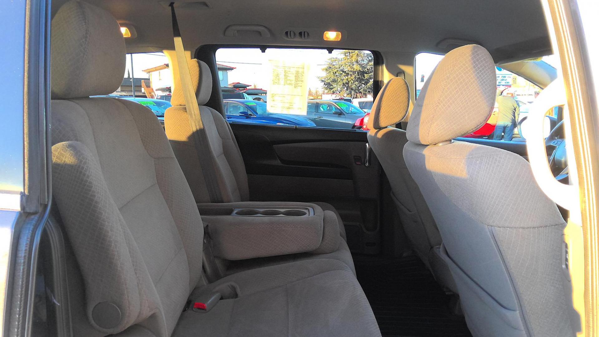 2014 GRAY Honda Odyssey EX (5FNRL5H49EB) with an 3.5L V6 SOHC 24V engine, 6-Speed Automatic transmission, located at 502 S. Riverside Avenue, Medford, OR, 97501, (541) 773-3136, 42.322803, -122.867477 - Photo#8