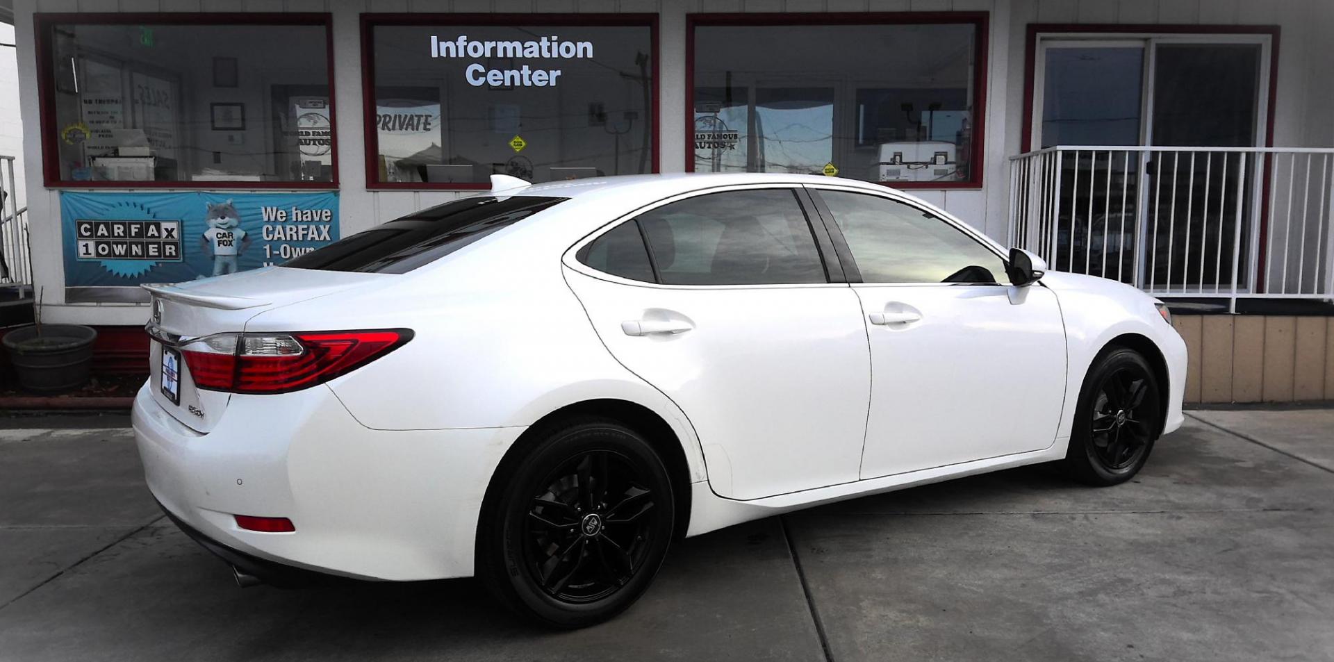 2015 WHITE Lexus ES 350 Sedan (JTHBK1GGXF2) with an 3.5L V6 DOHC 24V engine, 6-Speed Automatic transmission, located at 502 S. Riverside Avenue, Medford, OR, 97501, (541) 773-3136, 42.322803, -122.867477 - Photo#2