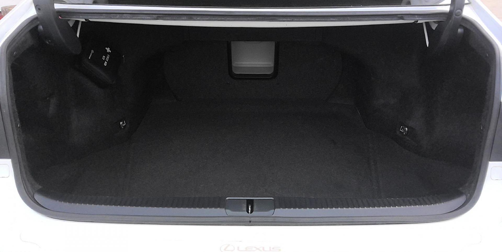 2015 WHITE Lexus ES 350 Sedan (JTHBK1GGXF2) with an 3.5L V6 DOHC 24V engine, 6-Speed Automatic transmission, located at 502 S. Riverside Avenue, Medford, OR, 97501, (541) 773-3136, 42.322803, -122.867477 - Photo#4