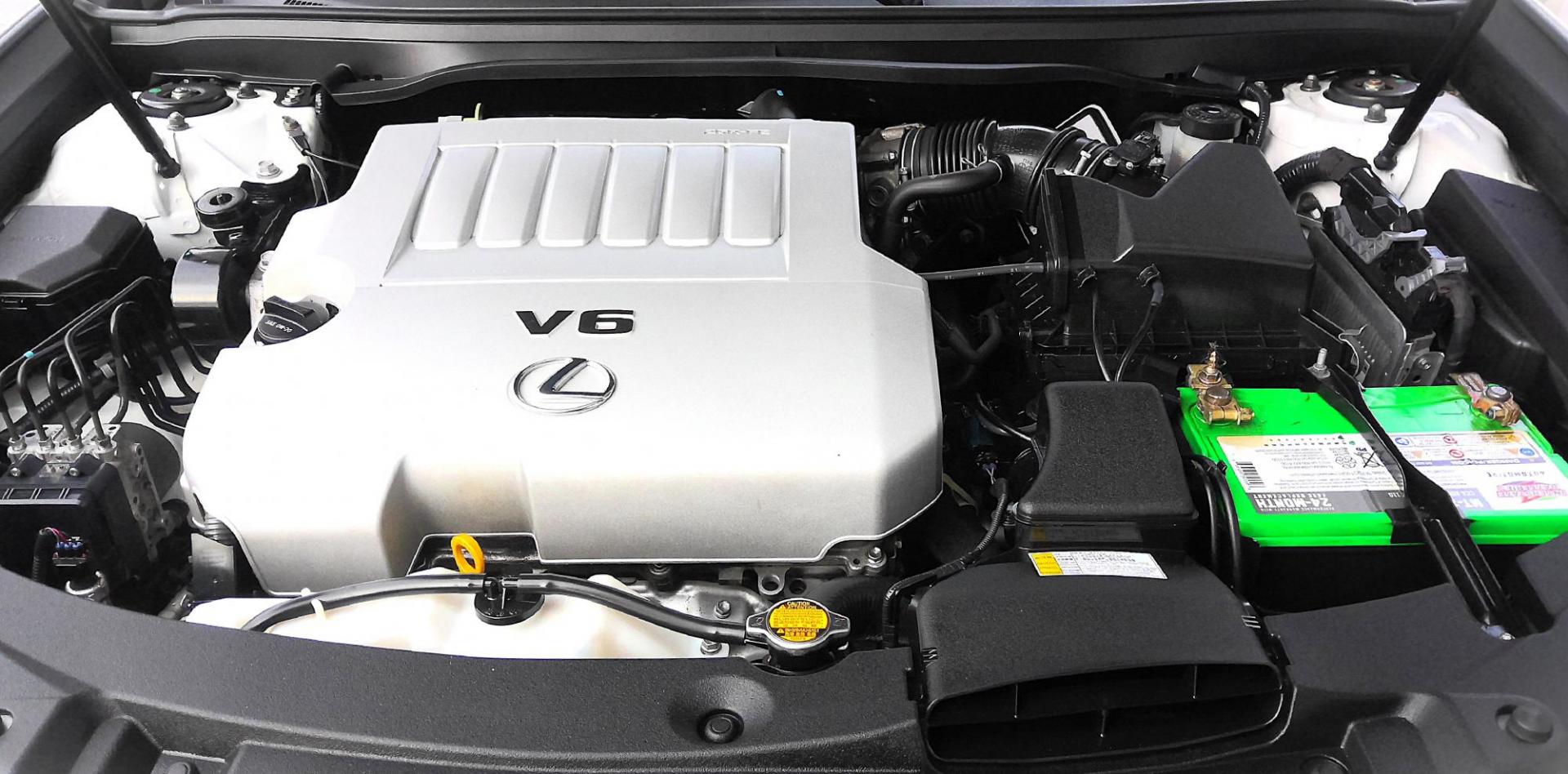 2015 WHITE Lexus ES 350 Sedan (JTHBK1GGXF2) with an 3.5L V6 DOHC 24V engine, 6-Speed Automatic transmission, located at 502 S. Riverside Avenue, Medford, OR, 97501, (541) 773-3136, 42.322803, -122.867477 - Photo#8