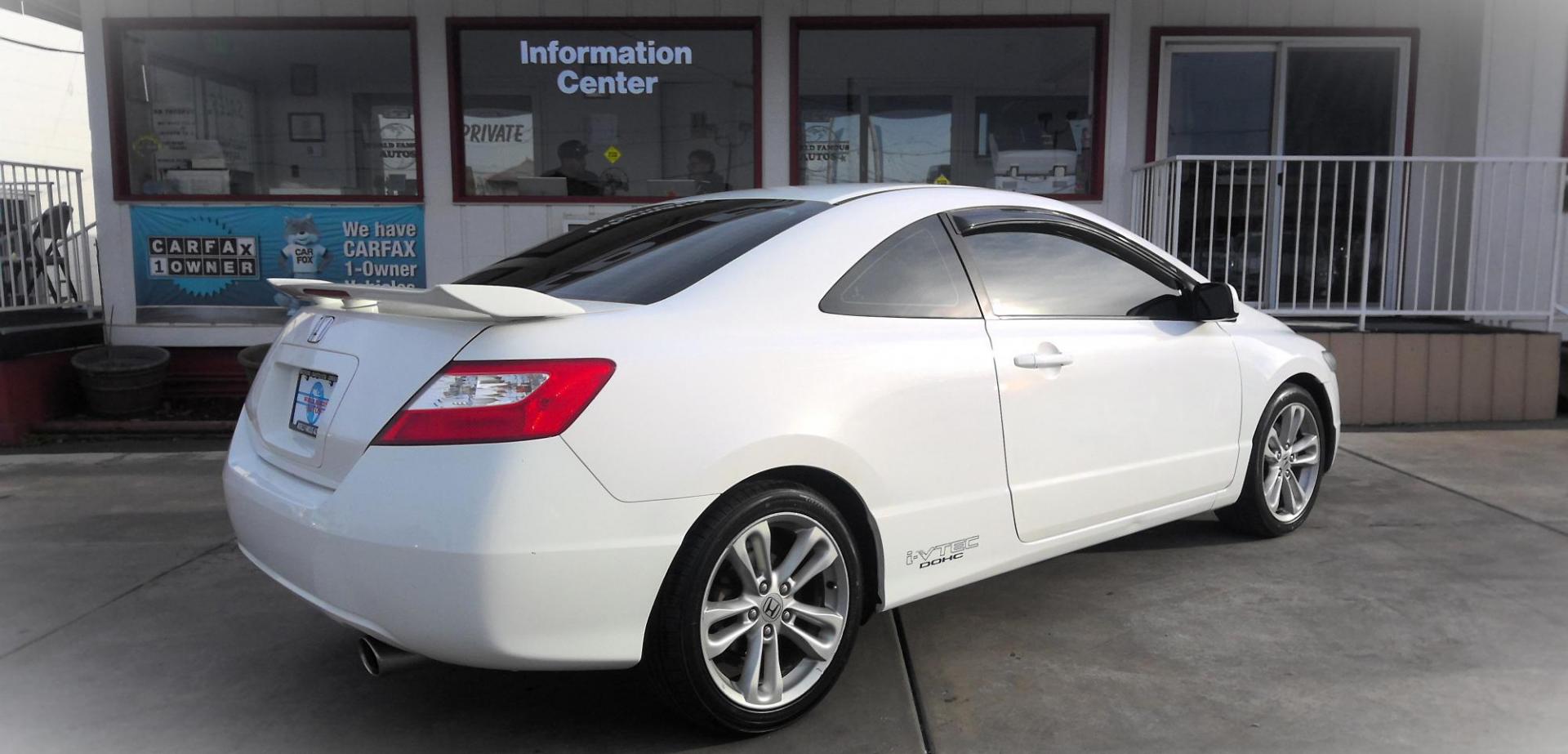 2007 WHITE Honda Civic Si Coupe (2HGFG21517H) with an 2.0L L4 DOHC 16V engine, 6-Speed Manual Overdrive transmission, located at 502 S. Riverside Avenue, Medford, OR, 97501, (541) 773-3136, 42.322803, -122.867477 - Photo#2