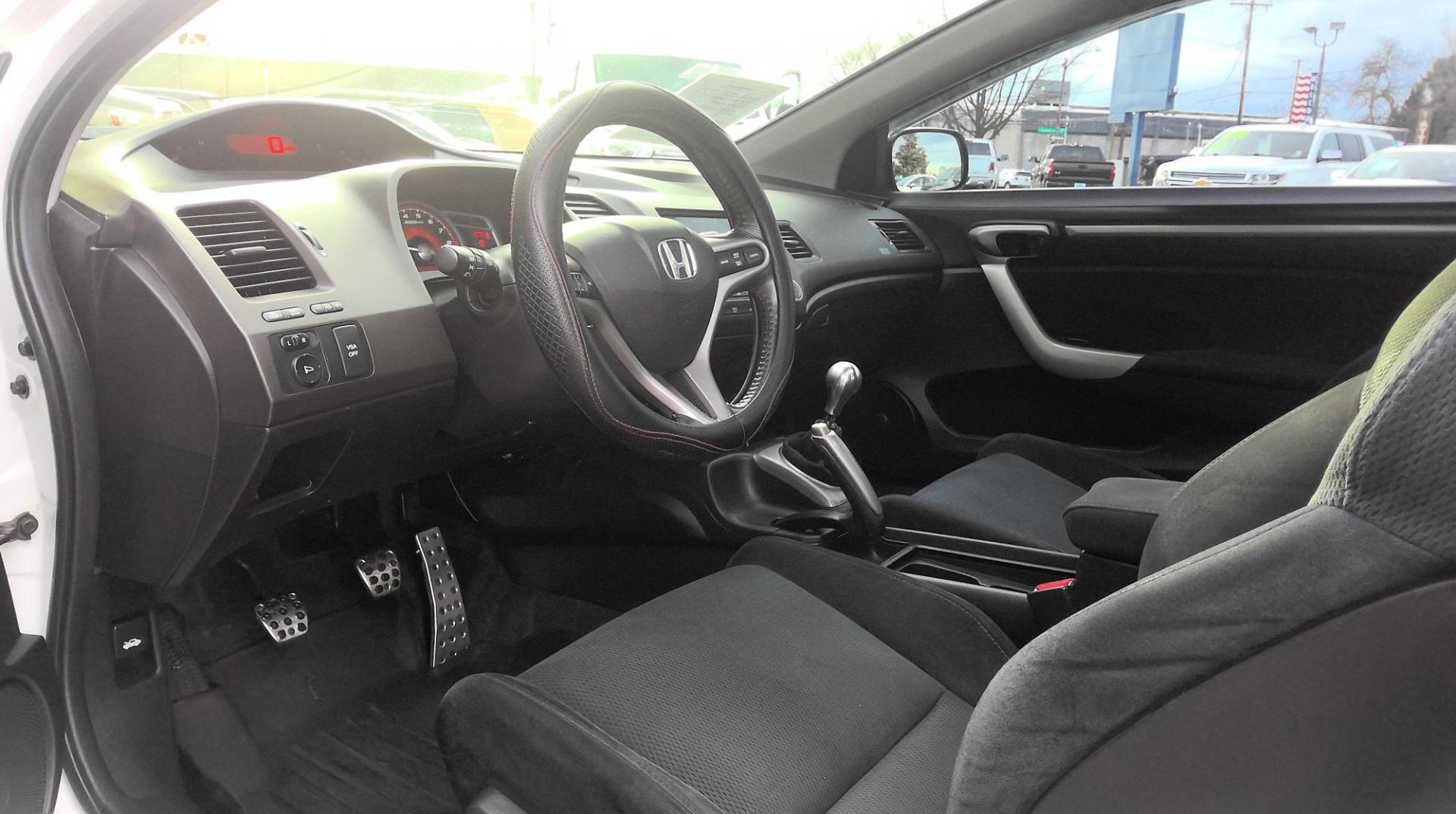 2007 WHITE Honda Civic Si Coupe (2HGFG21517H) with an 2.0L L4 DOHC 16V engine, 6-Speed Manual Overdrive transmission, located at 502 S. Riverside Avenue, Medford, OR, 97501, (541) 773-3136, 42.322803, -122.867477 - Photo#7