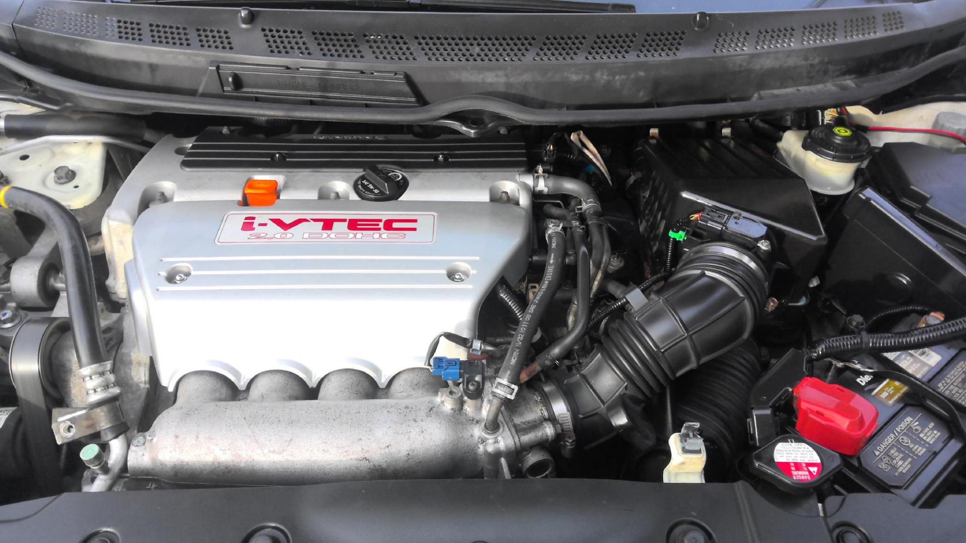 2007 WHITE Honda Civic Si Coupe (2HGFG21517H) with an 2.0L L4 DOHC 16V engine, 6-Speed Manual Overdrive transmission, located at 502 S. Riverside Avenue, Medford, OR, 97501, (541) 773-3136, 42.322803, -122.867477 - Photo#10