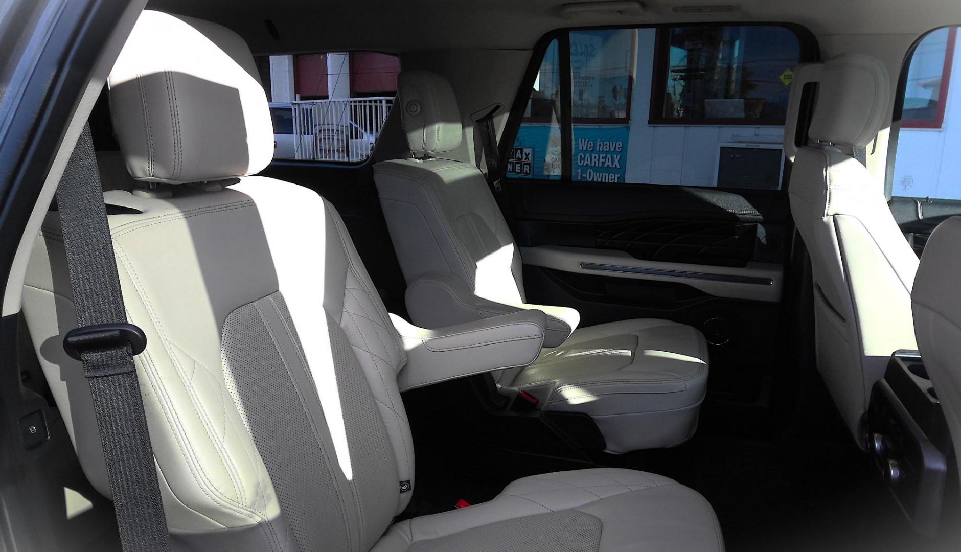 2018 GRAY Ford Expedition Platinum 4WD (1FMJU1MT9JE) with an 3.5L V6 DOHC 24V FFV engine, 6A transmission, located at 502 S. Riverside Avenue, Medford, OR, 97501, (541) 773-3136, 42.322803, -122.867477 - Photo#8