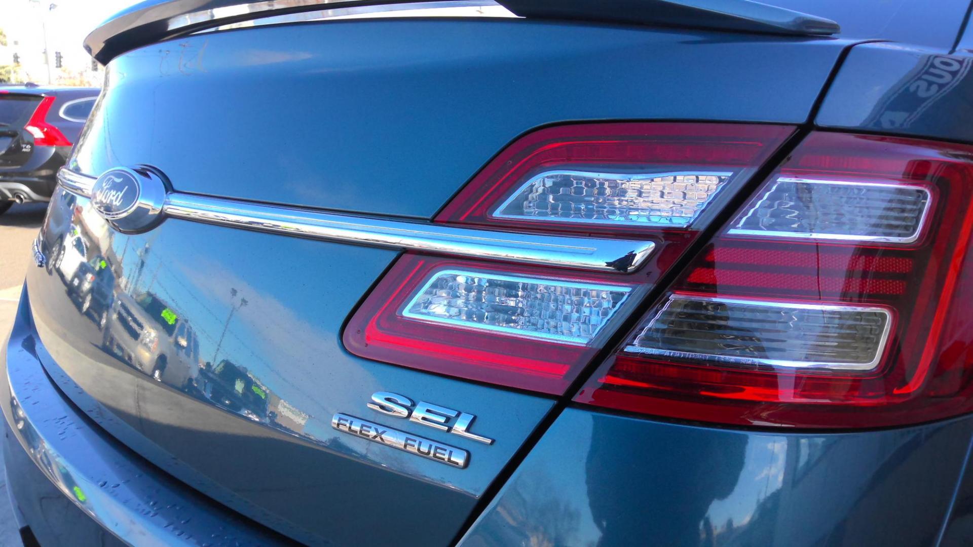 2019 BLUE Ford Taurus SEL FWD (1FAHP2E88KG) with an 3.5L V6 DOHC 24V engine, 6A transmission, located at 502 S. Riverside Avenue, Medford, OR, 97501, (541) 773-3136, 42.322803, -122.867477 - Photo#4