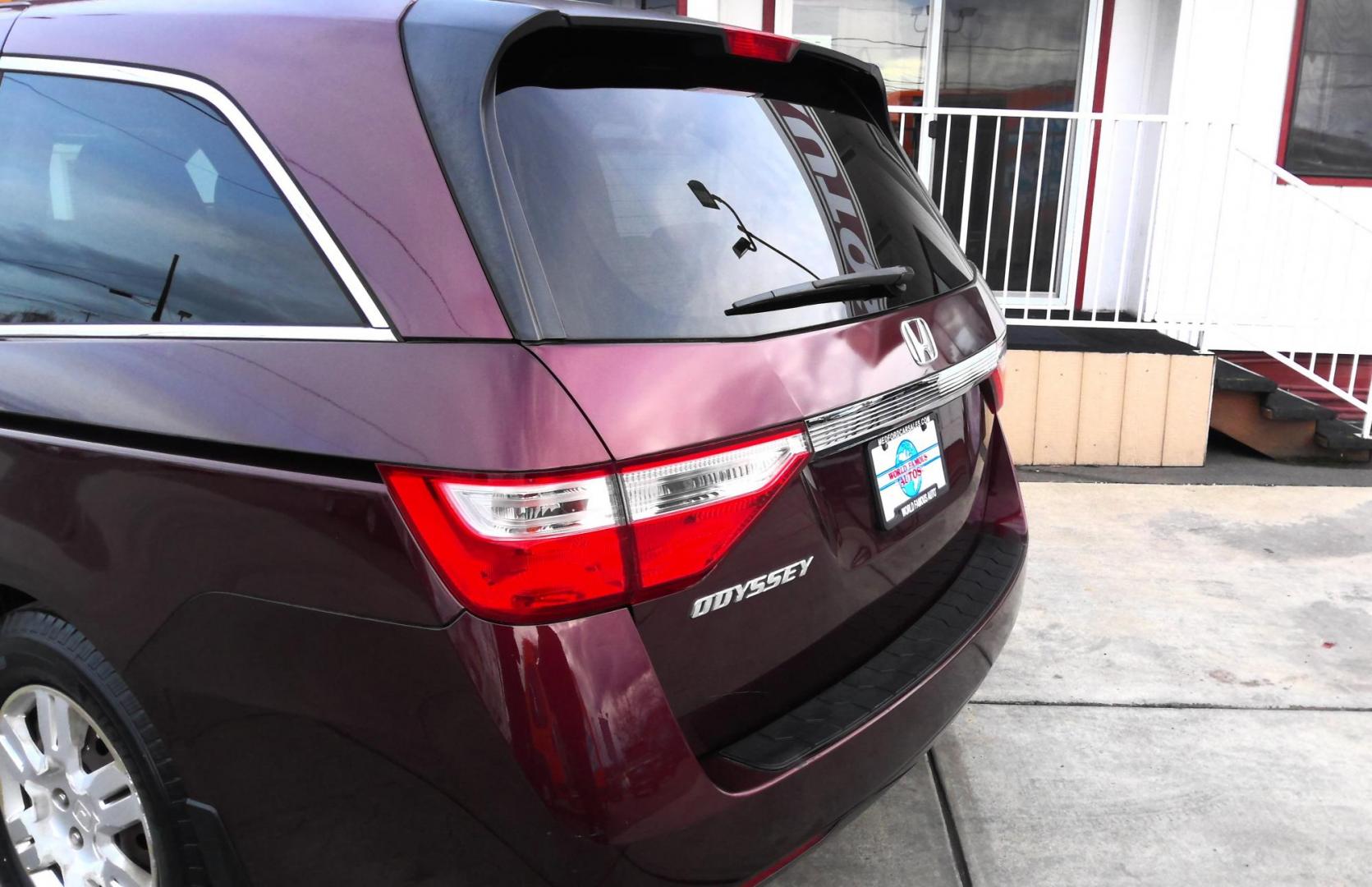 2012 MAROON Honda Odyssey LX (5FNRL5H27CB) with an 3.5L V6 SOHC 24V engine, 5-Speed Automatic transmission, located at 502 S. Riverside Avenue, Medford, OR, 97501, (541) 773-3136, 42.322803, -122.867477 - Photo#3