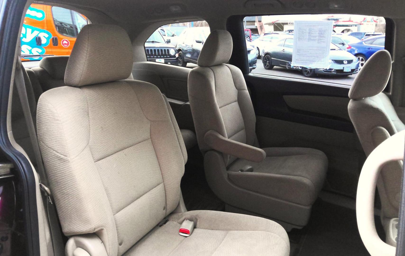 2012 MAROON Honda Odyssey LX (5FNRL5H27CB) with an 3.5L V6 SOHC 24V engine, 5-Speed Automatic transmission, located at 502 S. Riverside Avenue, Medford, OR, 97501, (541) 773-3136, 42.322803, -122.867477 - Photo#7