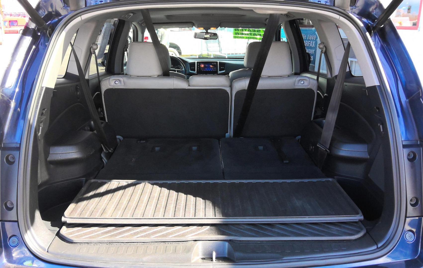 2016 BLUE Honda Pilot EXL 4WD (5FNYF6H58GB) with an 3.5L V6 SOHC 24V engine, 6-Speed Automatic transmission, located at 502 S. Riverside Avenue, Medford, OR, 97501, (541) 773-3136, 42.322803, -122.867477 - Photo#5