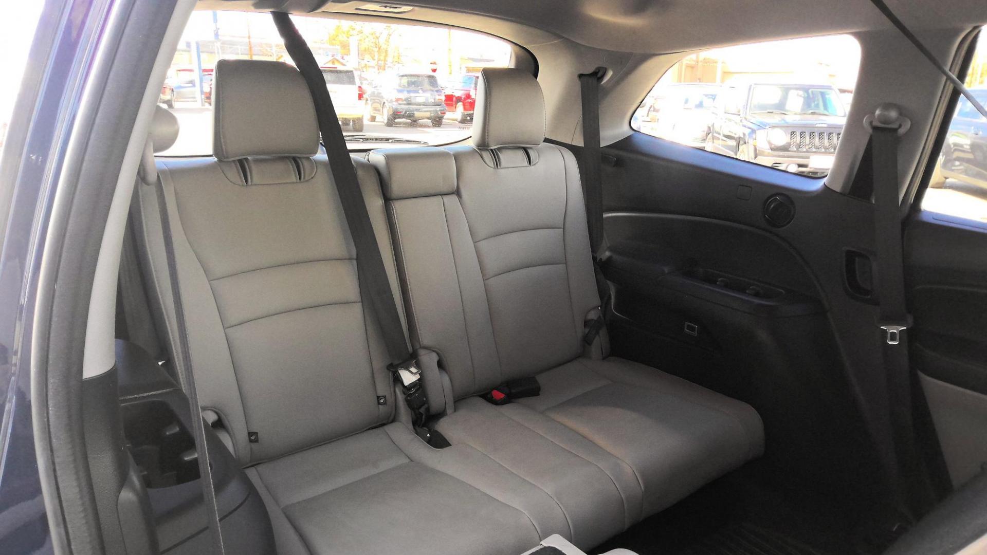 2016 BLUE Honda Pilot EXL 4WD (5FNYF6H58GB) with an 3.5L V6 SOHC 24V engine, 6-Speed Automatic transmission, located at 502 S. Riverside Avenue, Medford, OR, 97501, (541) 773-3136, 42.322803, -122.867477 - Photo#9