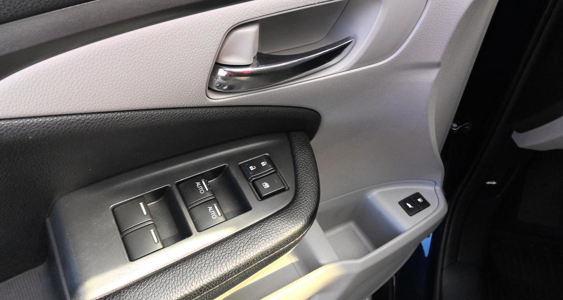 2016 BLUE Honda Pilot EXL 4WD (5FNYF6H58GB) with an 3.5L V6 SOHC 24V engine, 6-Speed Automatic transmission, located at 502 S. Riverside Avenue, Medford, OR, 97501, (541) 773-3136, 42.322803, -122.867477 - Photo#13