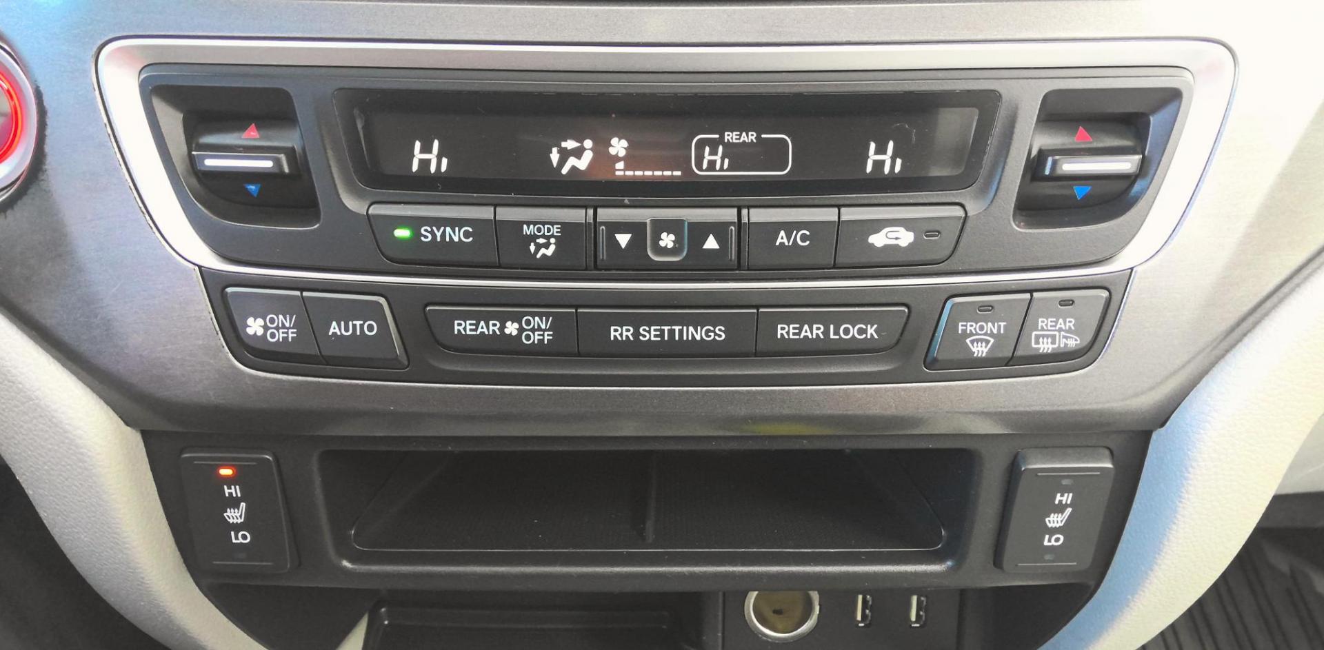 2016 BLUE Honda Pilot EXL 4WD (5FNYF6H58GB) with an 3.5L V6 SOHC 24V engine, 6-Speed Automatic transmission, located at 502 S. Riverside Avenue, Medford, OR, 97501, (541) 773-3136, 42.322803, -122.867477 - Photo#16