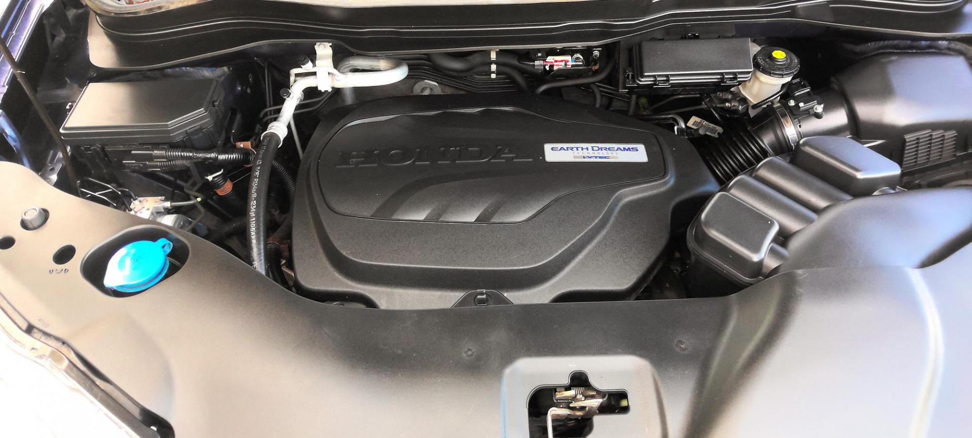 2016 BLUE Honda Pilot EXL 4WD (5FNYF6H58GB) with an 3.5L V6 SOHC 24V engine, 6-Speed Automatic transmission, located at 502 S. Riverside Avenue, Medford, OR, 97501, (541) 773-3136, 42.322803, -122.867477 - Photo#18