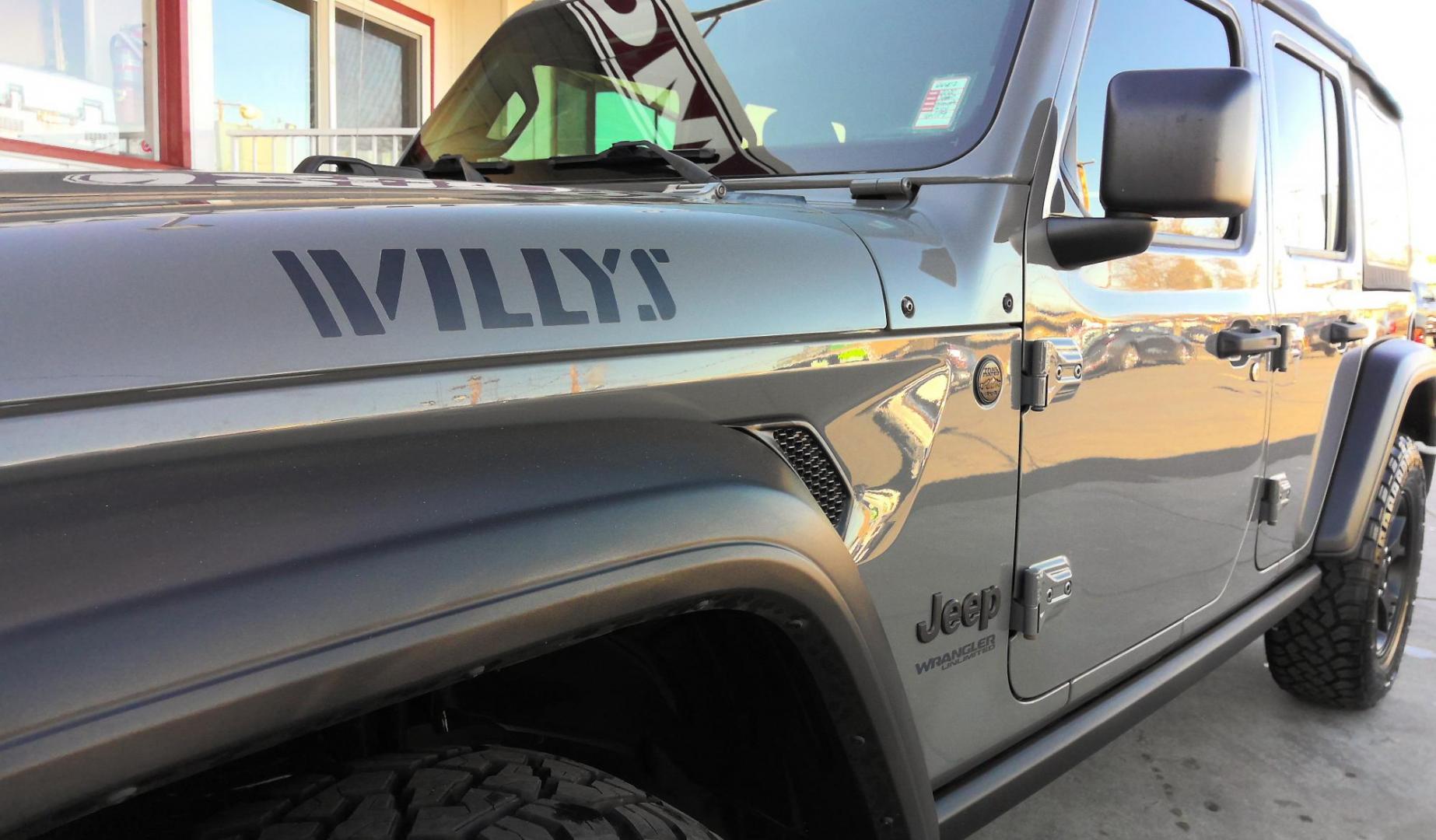 2020 GRAY Jeep Wrangler Unlimited Sport (1C4HJXDG3LW) with an 3.6L V6 DOHC 24V FFV engine, 6A transmission, located at 502 S. Riverside Avenue, Medford, OR, 97501, (541) 773-3136, 42.322803, -122.867477 - Photo#4