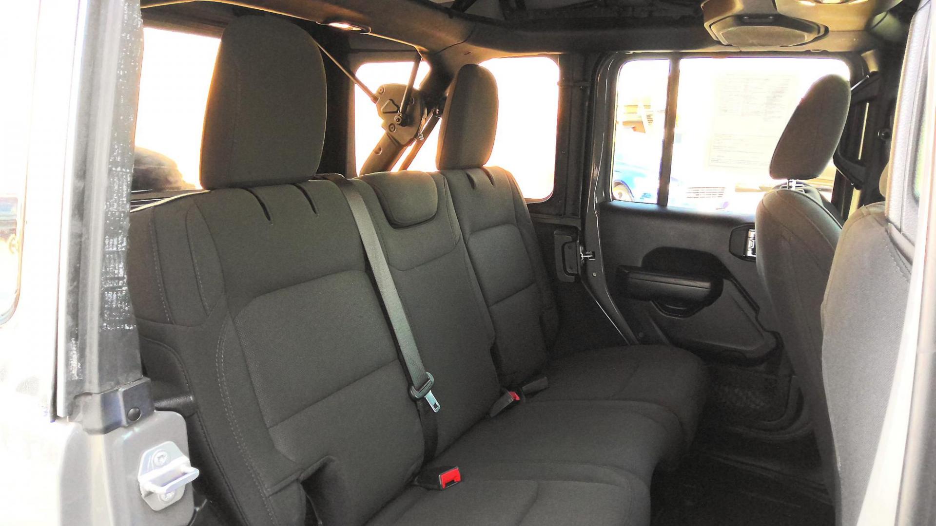 2020 GRAY Jeep Wrangler Unlimited Sport (1C4HJXDG3LW) with an 3.6L V6 DOHC 24V FFV engine, 6A transmission, located at 502 S. Riverside Avenue, Medford, OR, 97501, (541) 773-3136, 42.322803, -122.867477 - Photo#9