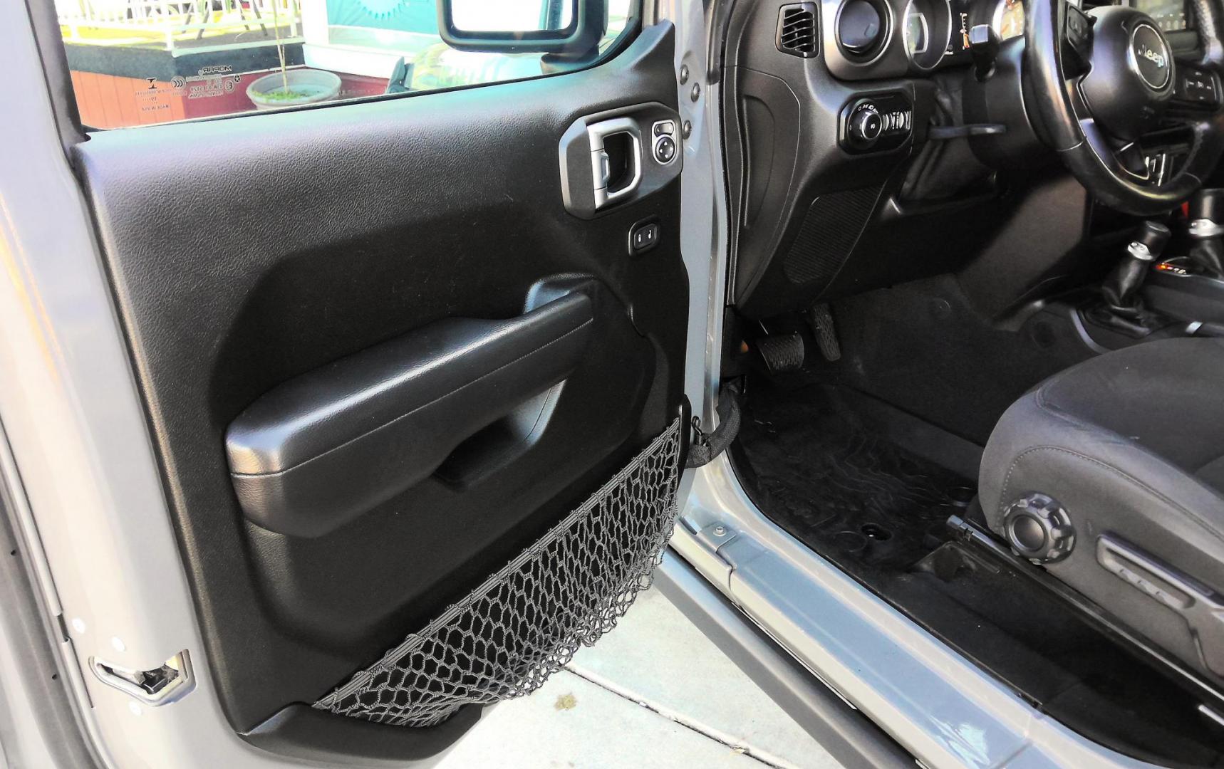 2020 GRAY Jeep Wrangler Unlimited Sport (1C4HJXDG3LW) with an 3.6L V6 DOHC 24V FFV engine, 6A transmission, located at 502 S. Riverside Avenue, Medford, OR, 97501, (541) 773-3136, 42.322803, -122.867477 - Photo#14