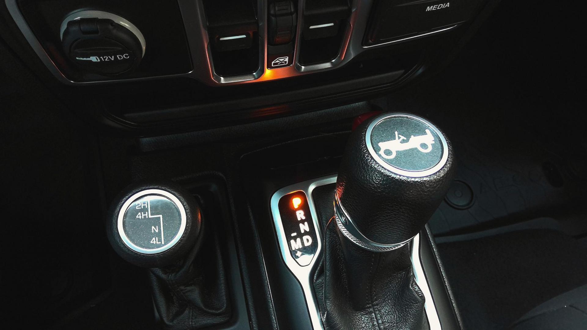 2020 GRAY Jeep Wrangler Unlimited Sport (1C4HJXDG3LW) with an 3.6L V6 DOHC 24V FFV engine, 6A transmission, located at 502 S. Riverside Avenue, Medford, OR, 97501, (541) 773-3136, 42.322803, -122.867477 - Photo#17