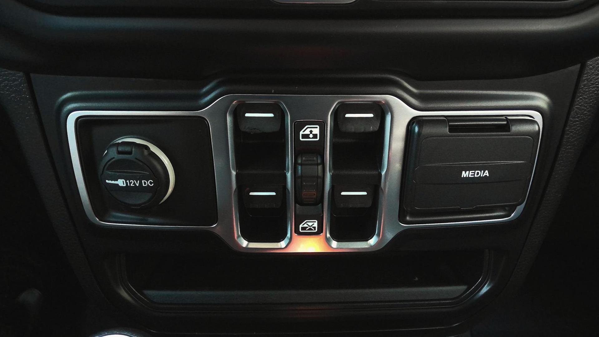 2020 GRAY Jeep Wrangler Unlimited Sport (1C4HJXDG3LW) with an 3.6L V6 DOHC 24V FFV engine, 6A transmission, located at 502 S. Riverside Avenue, Medford, OR, 97501, (541) 773-3136, 42.322803, -122.867477 - Photo#18