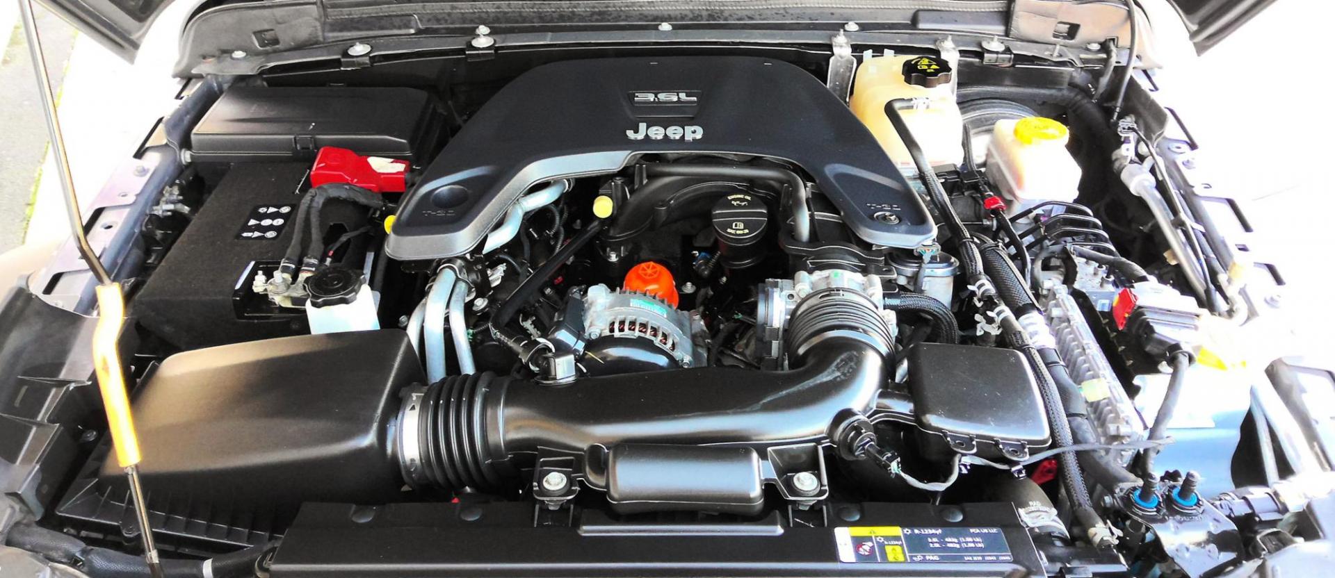 2020 GRAY Jeep Wrangler Unlimited Sport (1C4HJXDG3LW) with an 3.6L V6 DOHC 24V FFV engine, 6A transmission, located at 502 S. Riverside Avenue, Medford, OR, 97501, (541) 773-3136, 42.322803, -122.867477 - Photo#21