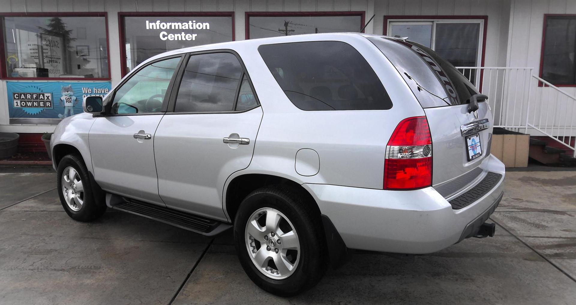 2003 SILVER Acura MDX Base (2HNYD18213H) with an 3.5L V6 SOHC 24V engine, 5-Speed Automatic Overdrive transmission, located at 502 S. Riverside Avenue, Medford, OR, 97501, (541) 773-3136, 42.322803, -122.867477 - Photo#2