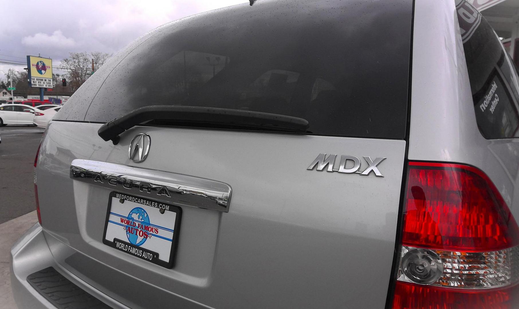 2003 SILVER Acura MDX Base (2HNYD18213H) with an 3.5L V6 SOHC 24V engine, 5-Speed Automatic Overdrive transmission, located at 502 S. Riverside Avenue, Medford, OR, 97501, (541) 773-3136, 42.322803, -122.867477 - Photo#3