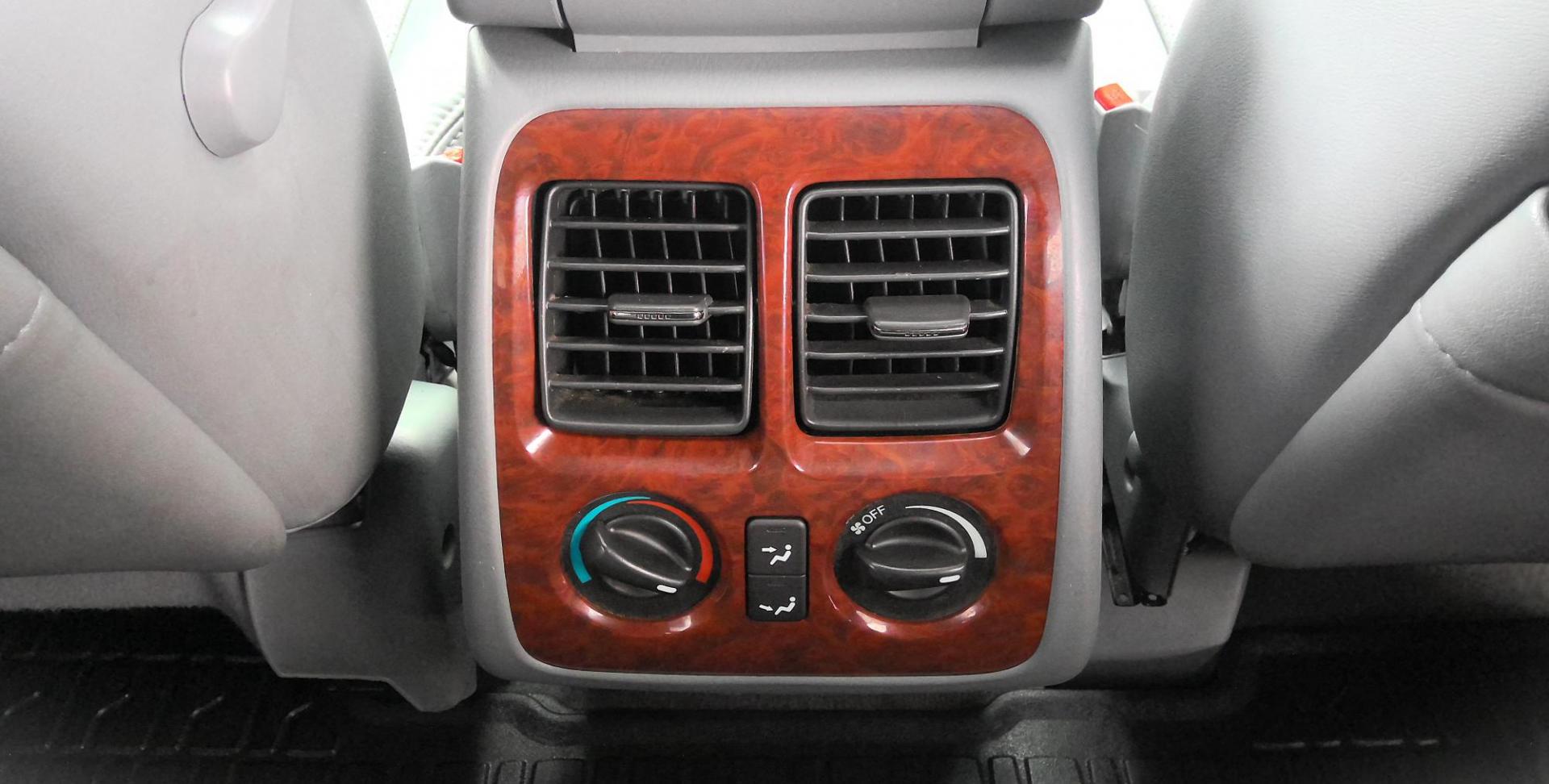 2003 SILVER Acura MDX Base (2HNYD18213H) with an 3.5L V6 SOHC 24V engine, 5-Speed Automatic Overdrive transmission, located at 502 S. Riverside Avenue, Medford, OR, 97501, (541) 773-3136, 42.322803, -122.867477 - Photo#8