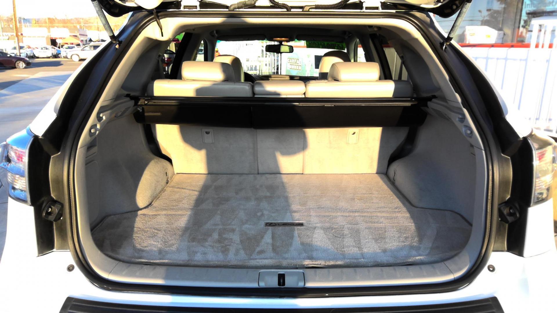 2010 WHITE Lexus RX 350 AWD (2T2BK1BA3AC) with an 3.5L V6 DOHC 24V engine, 5-Speed Automatic transmission, located at 502 S. Riverside Avenue, Medford, OR, 97501, (541) 773-3136, 42.322803, -122.867477 - Photo#5