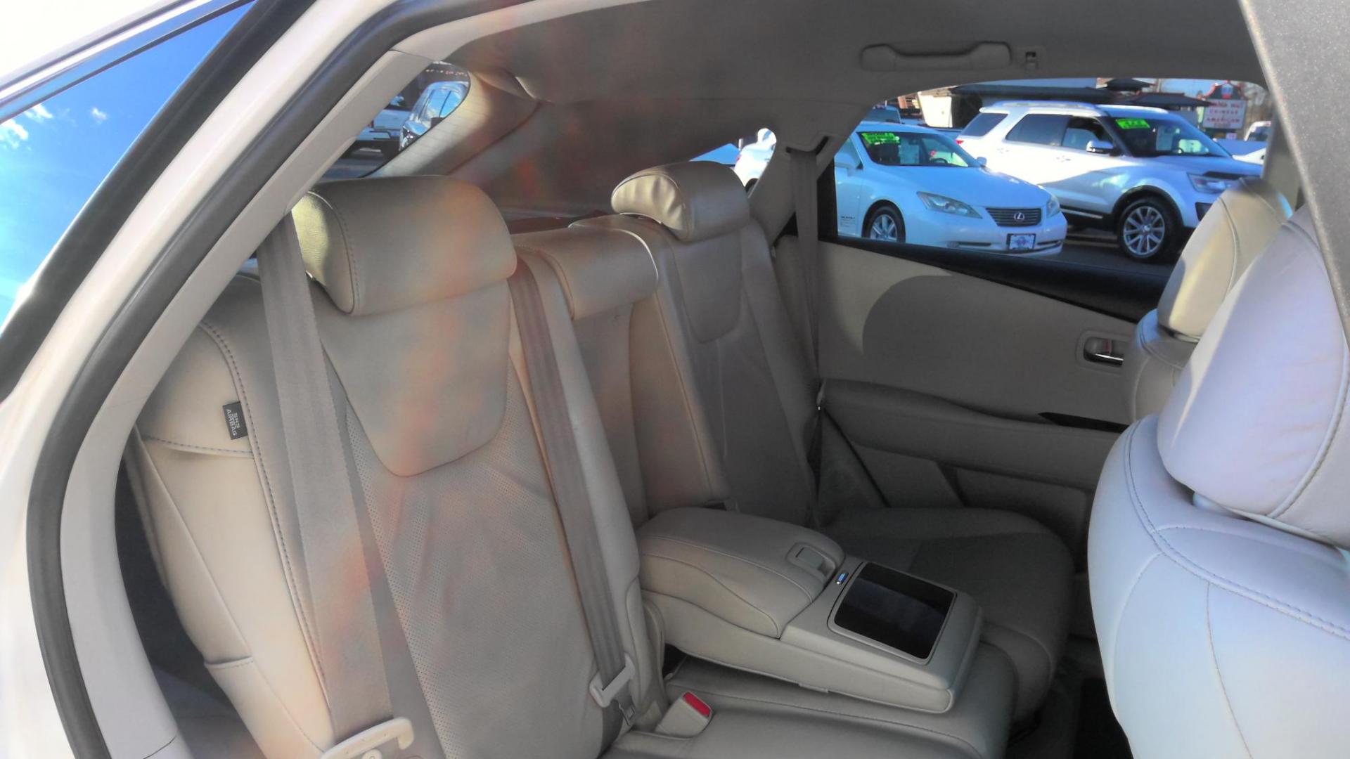 2010 WHITE Lexus RX 350 AWD (2T2BK1BA3AC) with an 3.5L V6 DOHC 24V engine, 5-Speed Automatic transmission, located at 502 S. Riverside Avenue, Medford, OR, 97501, (541) 773-3136, 42.322803, -122.867477 - Photo#6