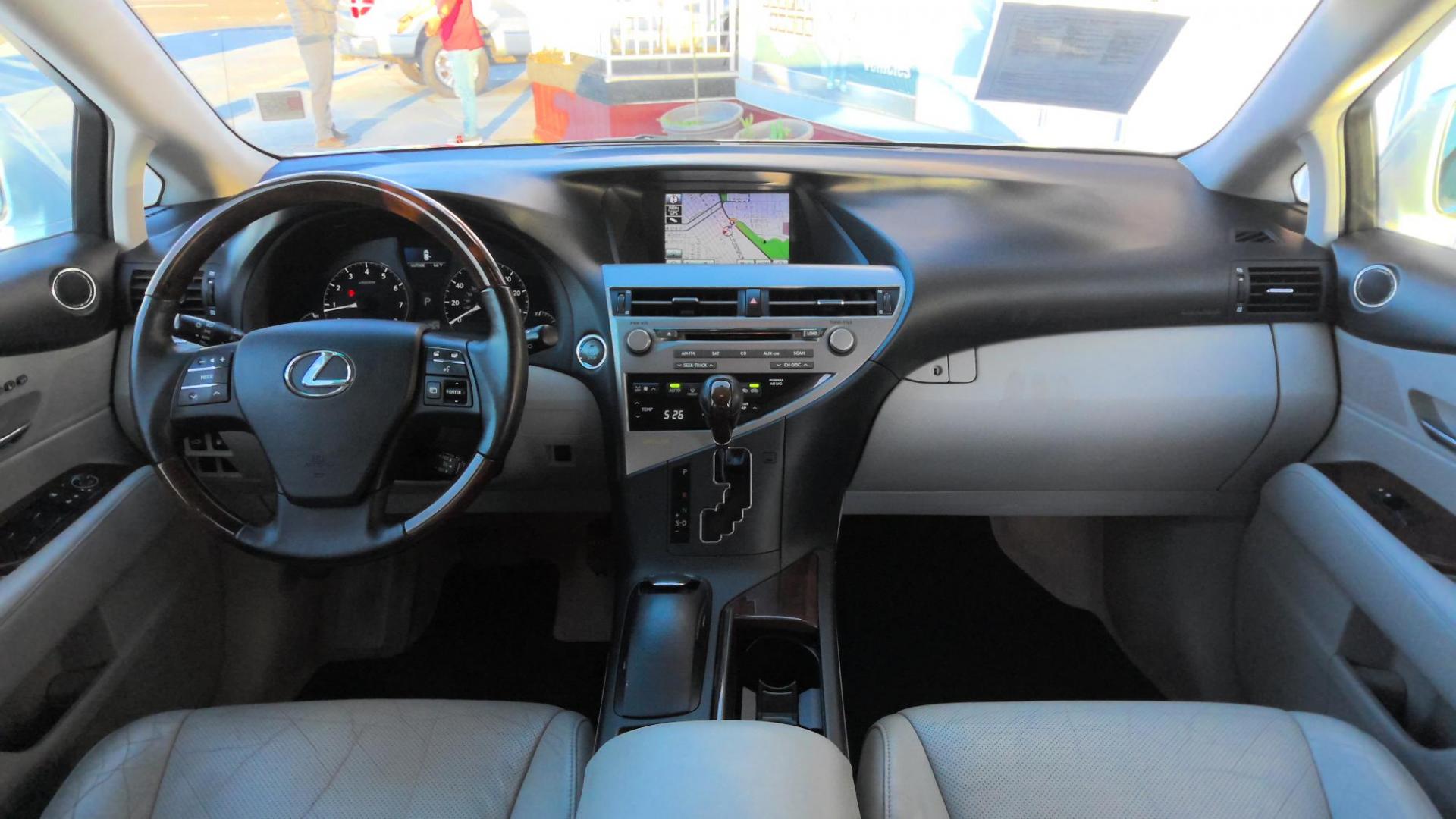 2010 WHITE Lexus RX 350 AWD (2T2BK1BA3AC) with an 3.5L V6 DOHC 24V engine, 5-Speed Automatic transmission, located at 502 S. Riverside Avenue, Medford, OR, 97501, (541) 773-3136, 42.322803, -122.867477 - Photo#7