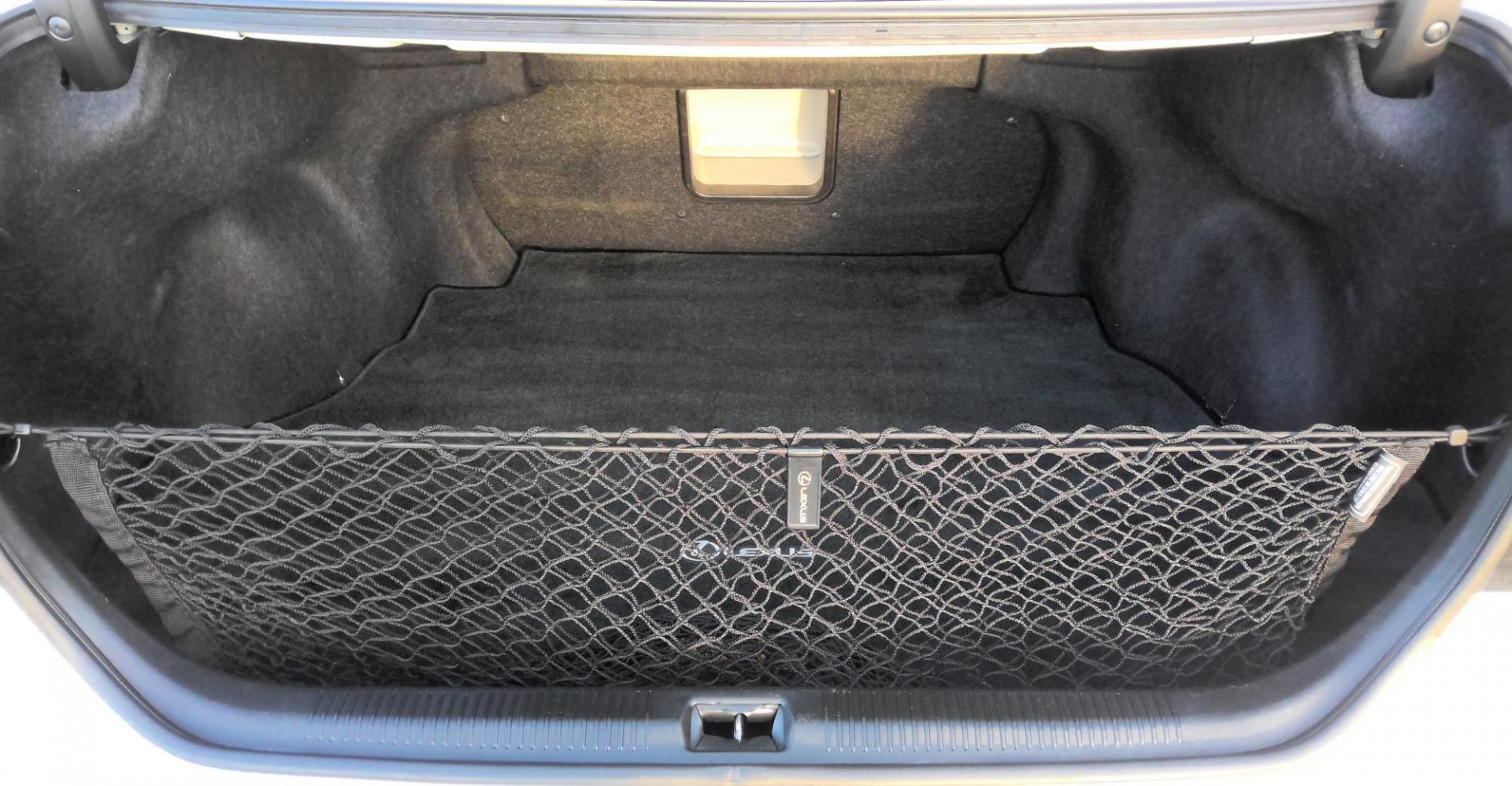 2007 WHITE Lexus ES 350 Sedan (JTHBJ46G572) with an 3.5L V6 DOHC 24V engine, 6-Speed Automatic Overdrive transmission, located at 502 S. Riverside Avenue, Medford, OR, 97501, (541) 773-3136, 42.322803, -122.867477 - Photo#5