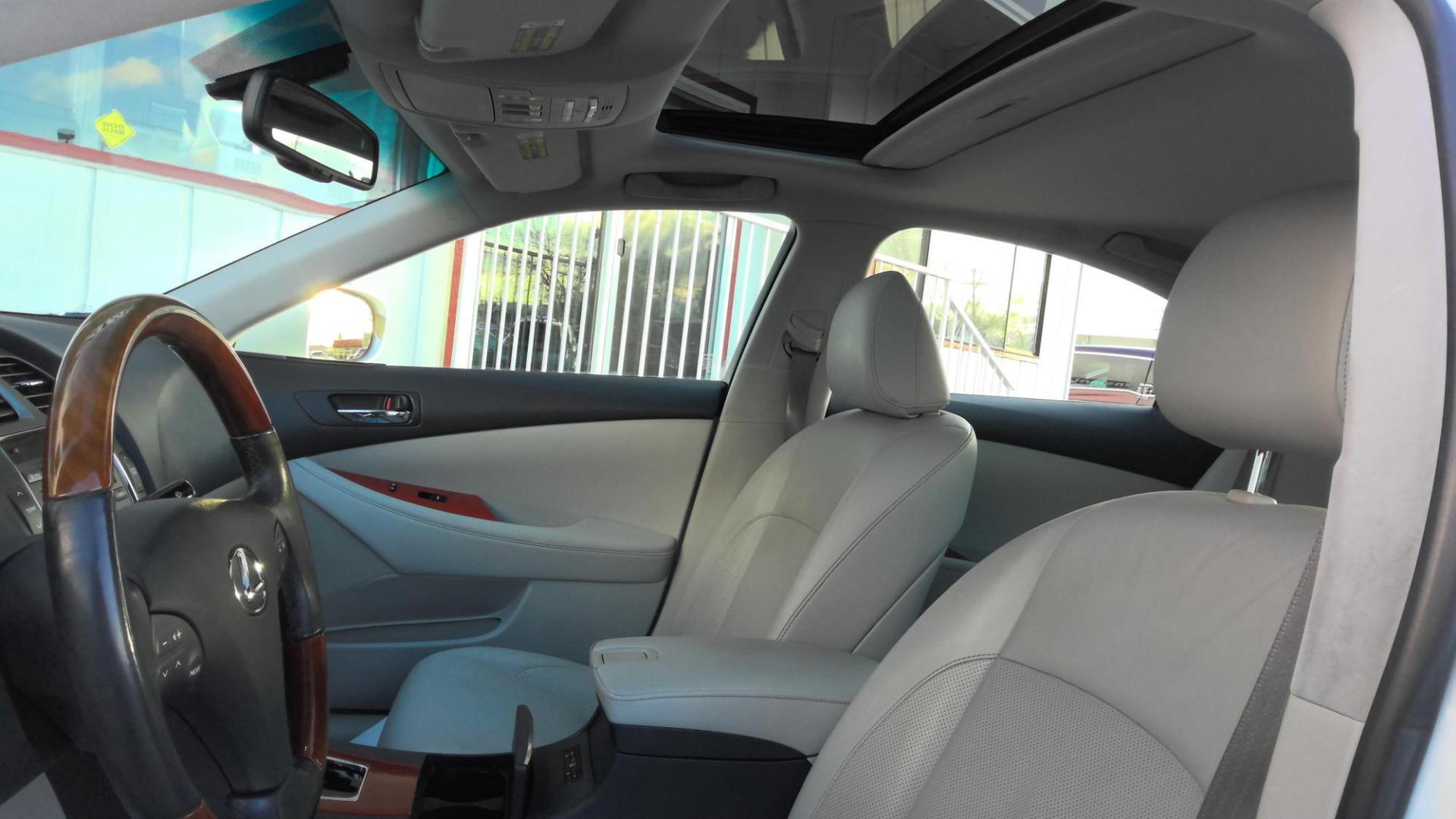 2007 WHITE Lexus ES 350 Sedan (JTHBJ46G572) with an 3.5L V6 DOHC 24V engine, 6-Speed Automatic Overdrive transmission, located at 502 S. Riverside Avenue, Medford, OR, 97501, (541) 773-3136, 42.322803, -122.867477 - Photo#7