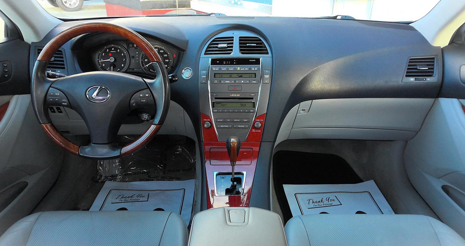 2007 WHITE Lexus ES 350 Sedan (JTHBJ46G572) with an 3.5L V6 DOHC 24V engine, 6-Speed Automatic Overdrive transmission, located at 502 S. Riverside Avenue, Medford, OR, 97501, (541) 773-3136, 42.322803, -122.867477 - Photo#8