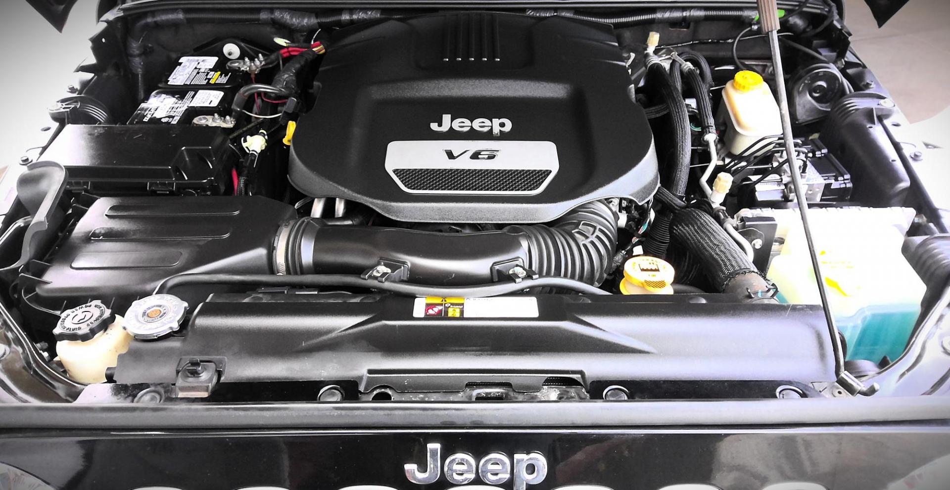 2016 BLACK Jeep Wrangler Unlimited Sahara 4WD (1C4BJWEG1GL) with an 3.6L V6 DOHC 24V FFV engine, located at 502 S. Riverside Avenue, Medford, OR, 97501, (541) 773-3136, 42.322803, -122.867477 - Photo#10