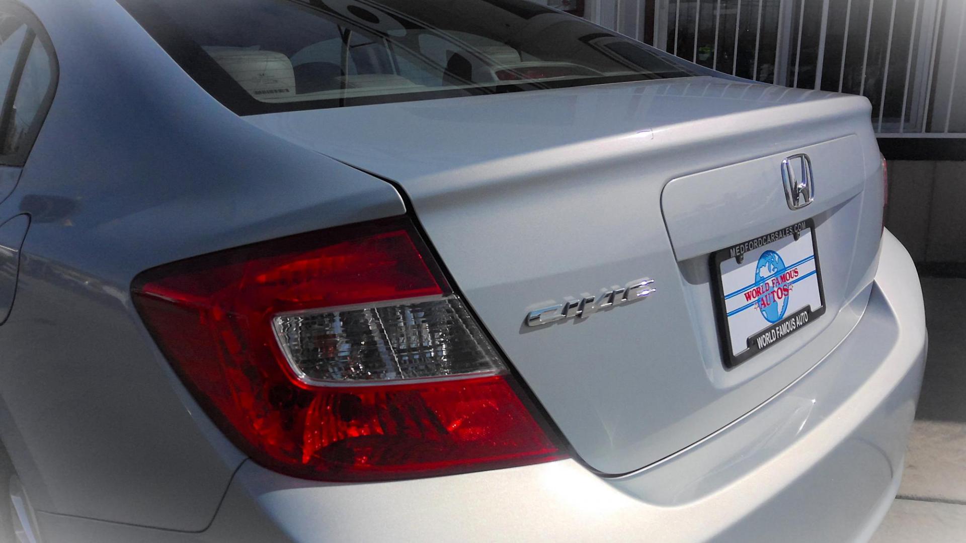 2012 BLUE Honda Civic EX-L Sedan 5-Speed AT (2HGFB2F90CH) with an 1.8L L4 SOHC 16V engine, 5-Speed Automatic transmission, located at 502 S. Riverside Avenue, Medford, OR, 97501, (541) 773-3136, 42.322803, -122.867477 - Photo#3