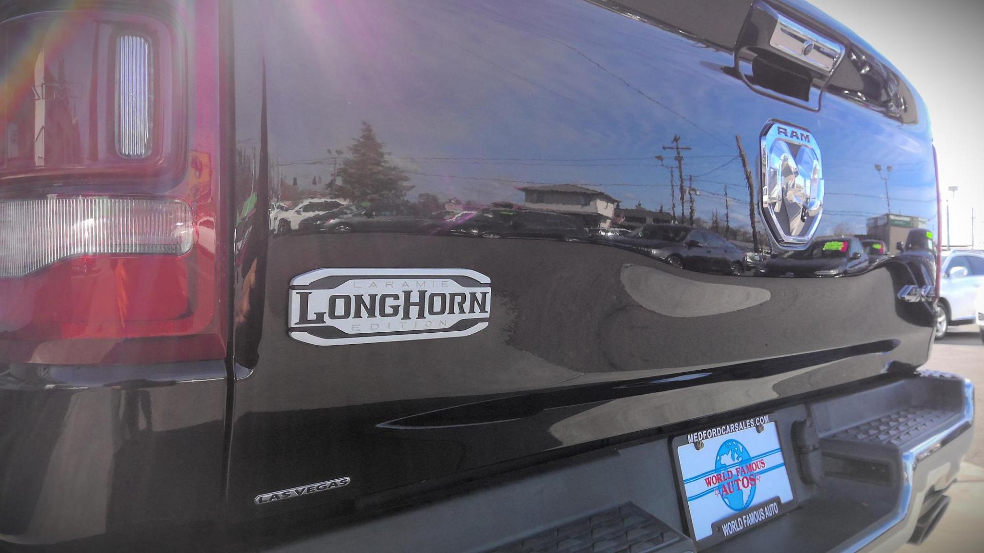 2019 BLACK RAM 1500 Longhorn Crew Cab SWB 4WD (1C6SRFKT8KN) with an 5.7L V8 OHV 16V engine, 8A transmission, located at 502 S. Riverside Avenue, Medford, OR, 97501, (541) 773-3136, 42.322803, -122.867477 - Photo#3